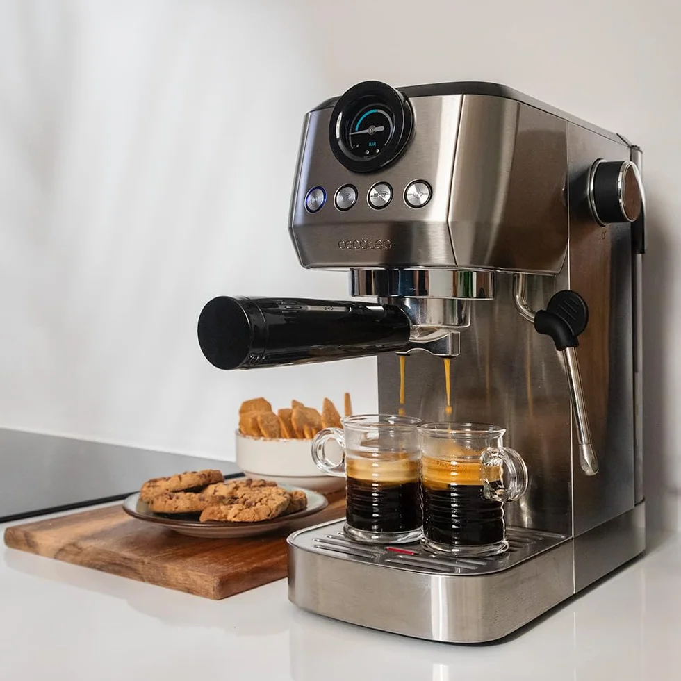 Cecotec Cafetera Espresso Compacta Power Espresso 20 Steel Pro. 1350 W, 20 Bares, Sistema Thermoblock, Vaporizador Orientable, Brazo Portafiltros con Doble salida y 2 Filtros, 1,3 Litros
