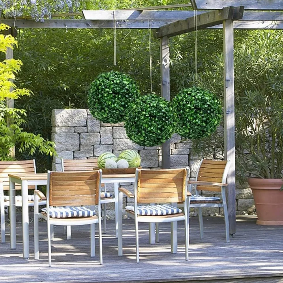 Lecreatekit Paquete de 2 bolas artificiales de boj de 28 cm, plantas topiarias artificiales para decoración colgante, esferas de plástico resistentes a la intemperie para decoración de jardín interior