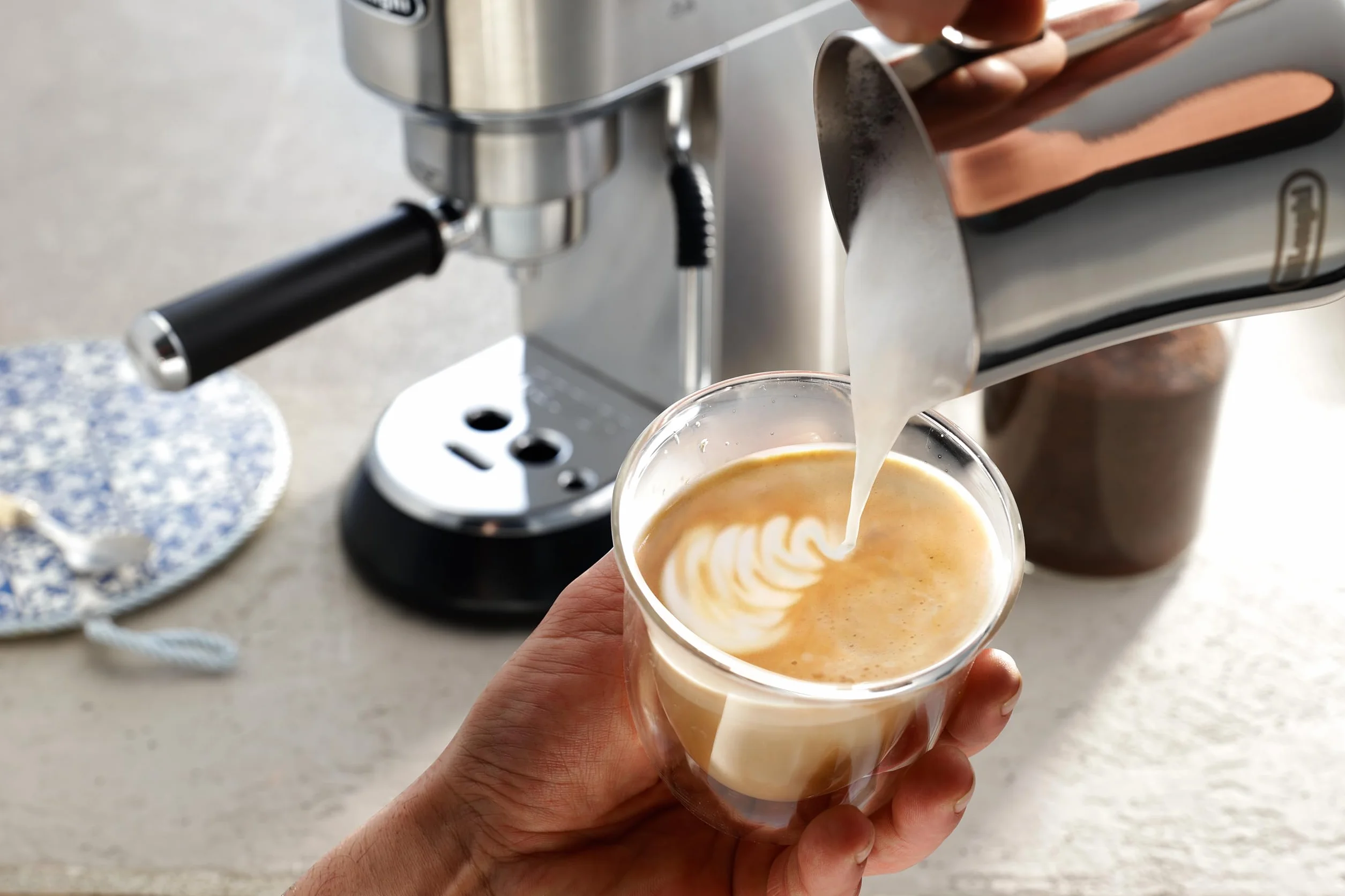 De'Longhi Jarra espumadora de leche, acero inoxidable, 481.9 g (500 ml), herramienta barista, jarra espumadora para máquina de espresso, café, capuchino, latte arte, DLSC069