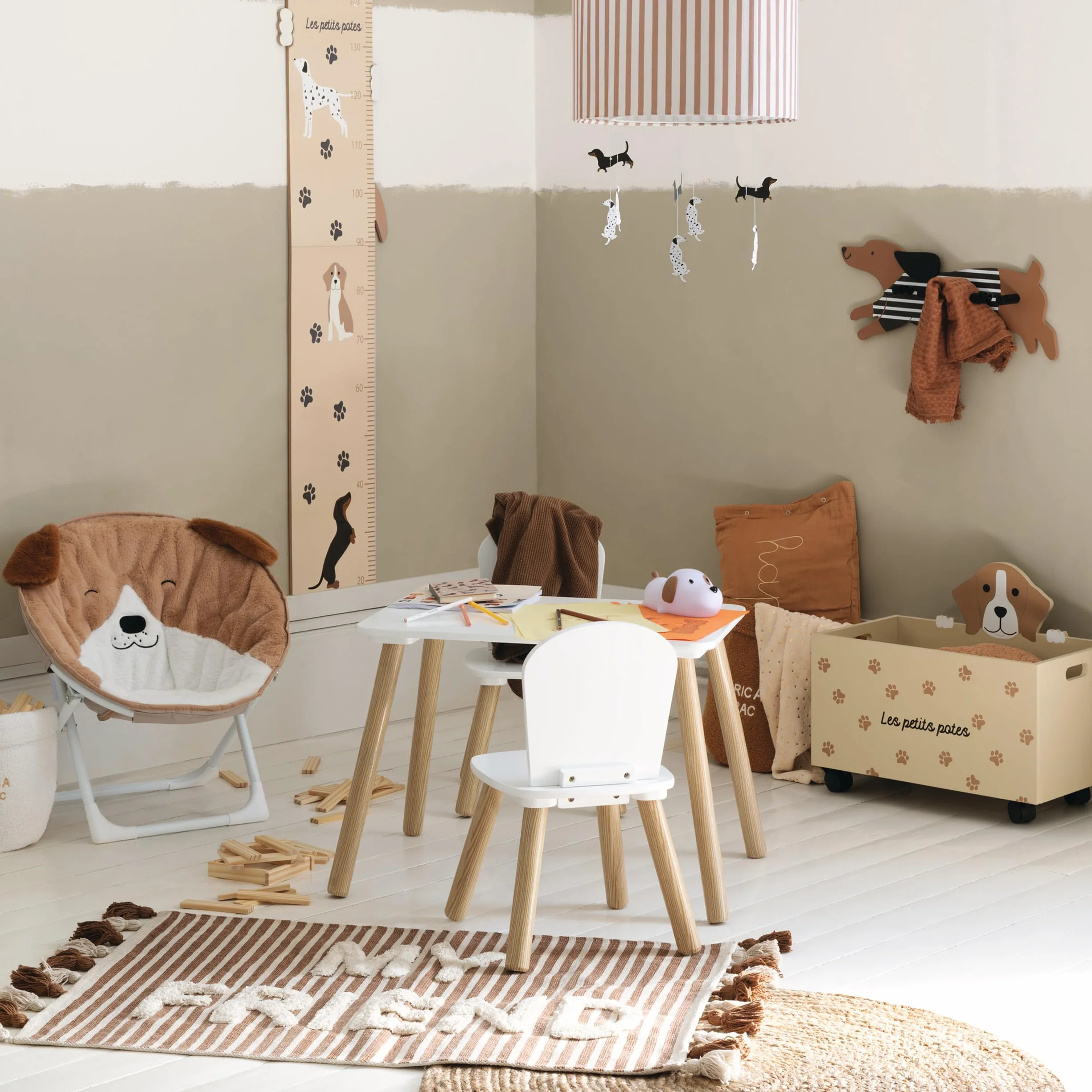 Atmosphera Conjunto de Mesa y Sillas Infantiles Alex 3 Piezas Madera Resistente al Agua
