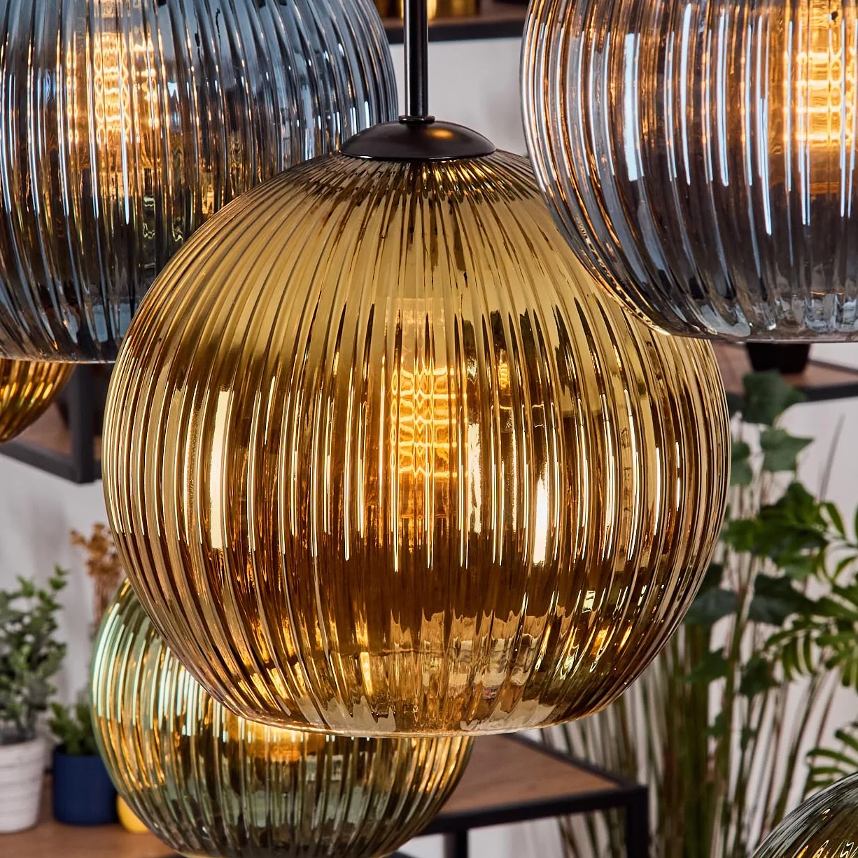 Lámpara de techo Koyoto HOFSTEIN, 8 luces de metal/madera/cristal estriado en negro/natural/verde/azul/dorado, diseño retro (pantallas de Ø 20; 25 cm), E27, comedor, cocina, salón