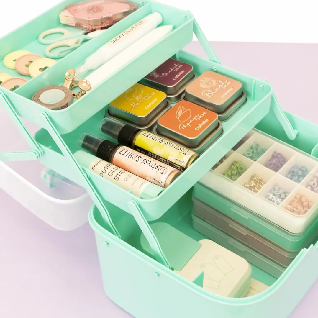 Craftelier - Caja de Almacenamiento Multiusos de Plástico Resistente | Organizador 3 Niveles con Bandejas Extraíbles para Herramientas, Manualidades, Botiquín y Accesorios | 27x23x23,5 cm | Verde