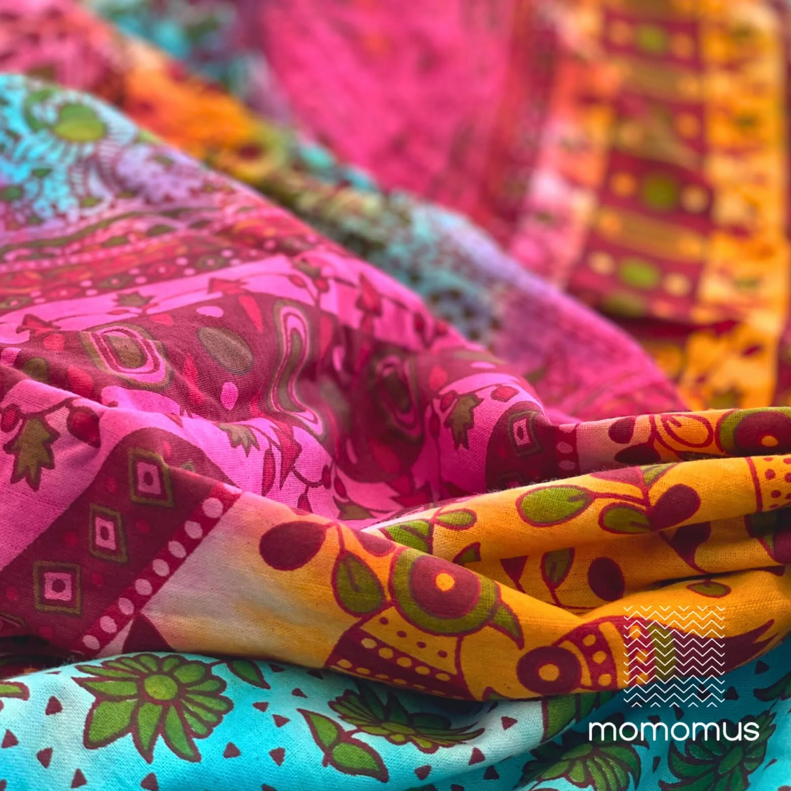 MOMOMUS Tapiz Mandala XXL - Tie-Dye, 100% Algodón, Patrones Únicos - Multicolor, 210x230cm