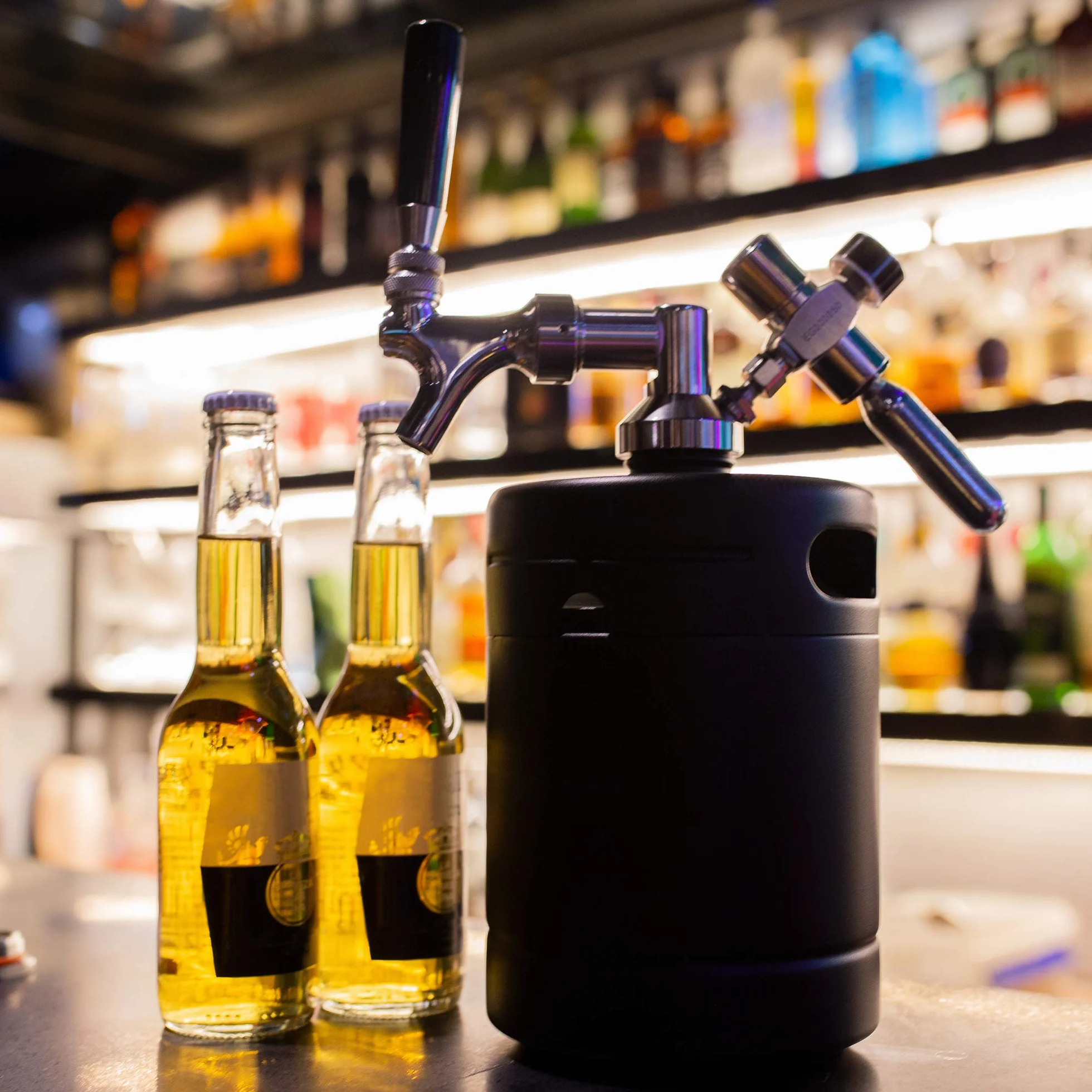 TMCRAFT - Mini barril de cerveza de acero inoxidable con funda de aislamiento, sistema portátil de dispensador para el hogar para calado, cerveza casera y cerveza artesanal (negro mate)