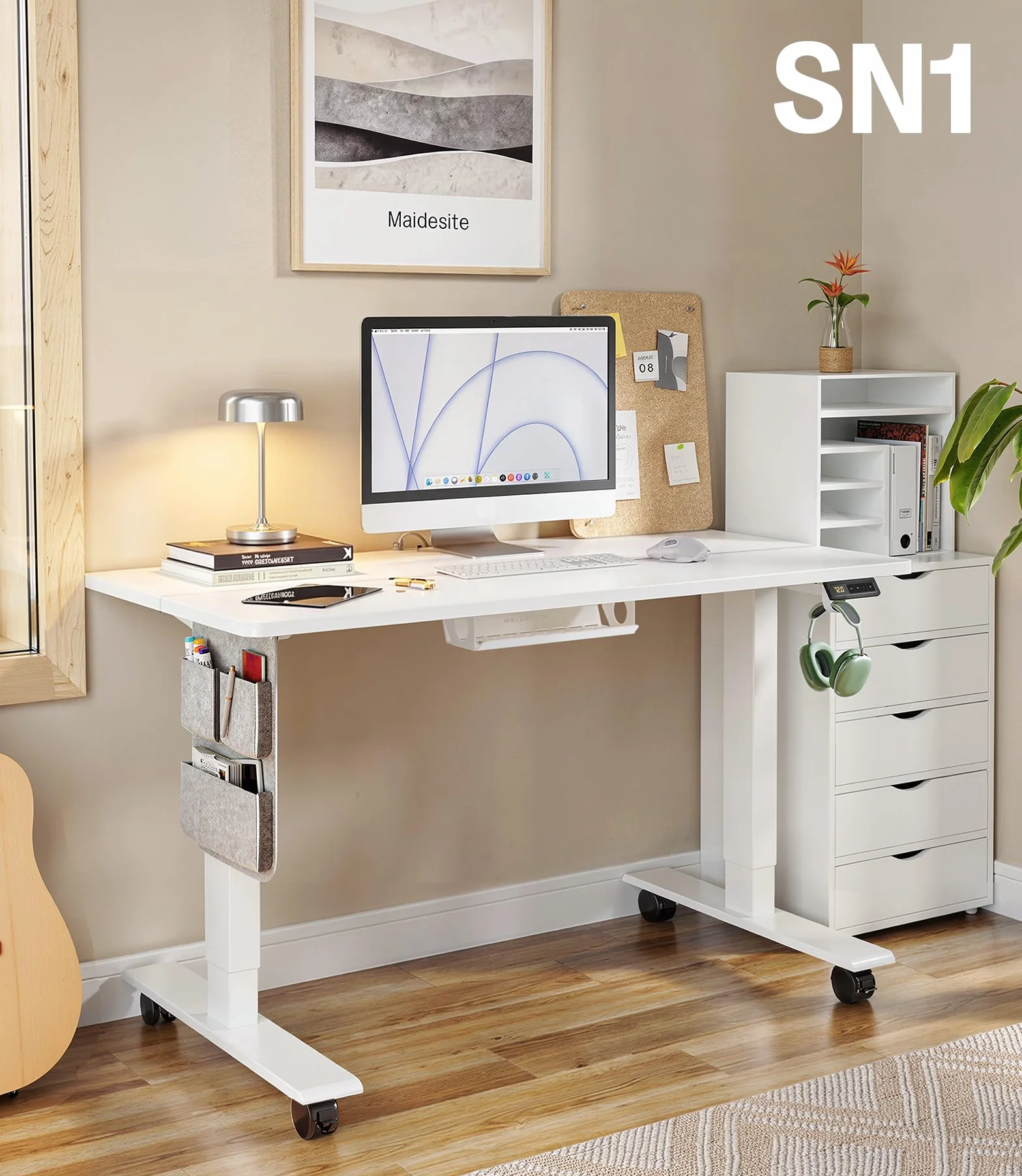 MAIDeSITe Mesa Elevadora Eléctrica de Altura Ajustable, 120 x 60 cm Mesa de Pie y Sentado con Bandeja para Cables, Gancho y Bolsillos de Almacenamiento, Mesa Elevadora con Controlador de Memoria