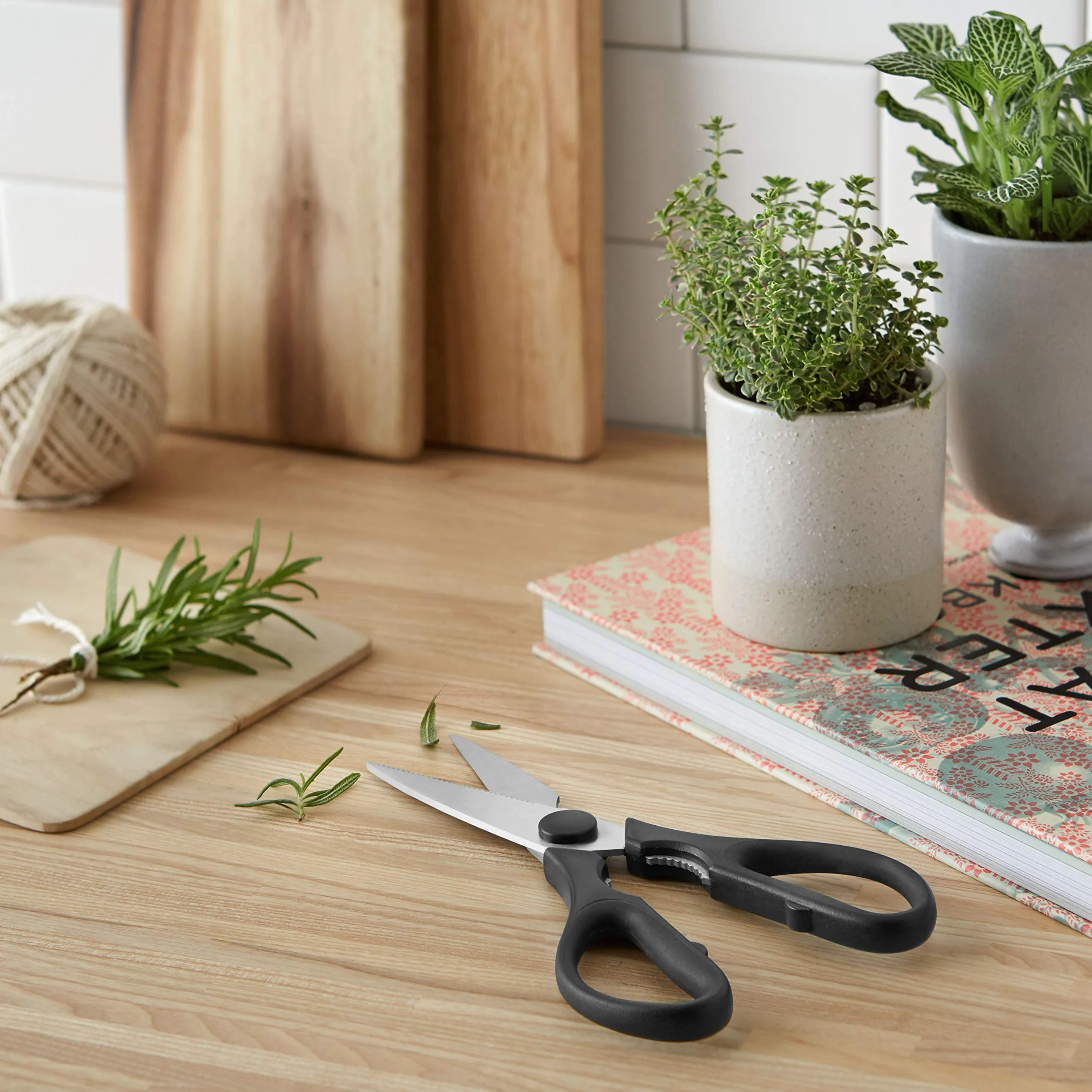 Amazon Basics Tijeras de Cocina multifunción 20,32 cm Negro