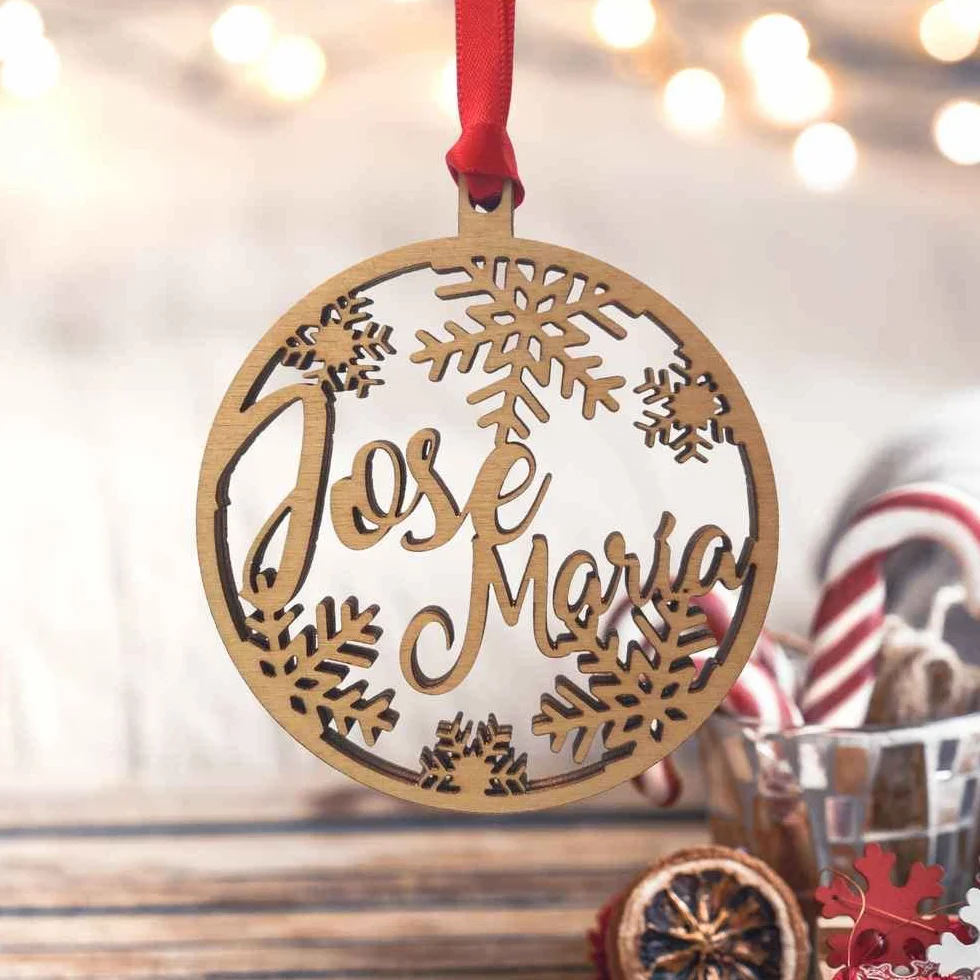 Bola de Navidad Personalizada con Nombre Madera Copos de Nieve Adorno Árbol Navidad Cordel Raso Rojo