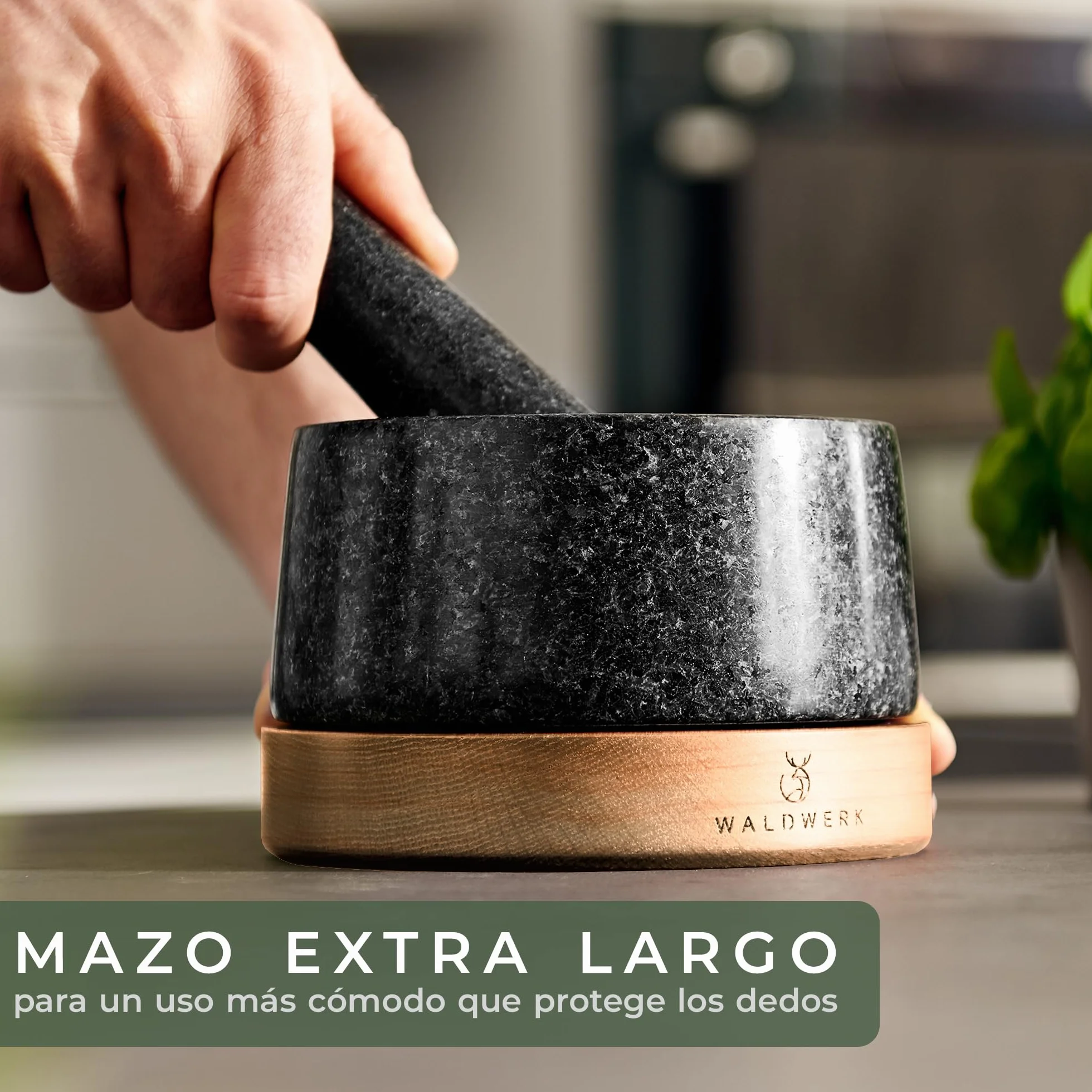 WALDWERK Mortero con Mano (14 cm de diámetro) – Mortero cocina sobre una base elegante y estable de madera de roble – Mortero piedra con mazo extra largo de granito natural