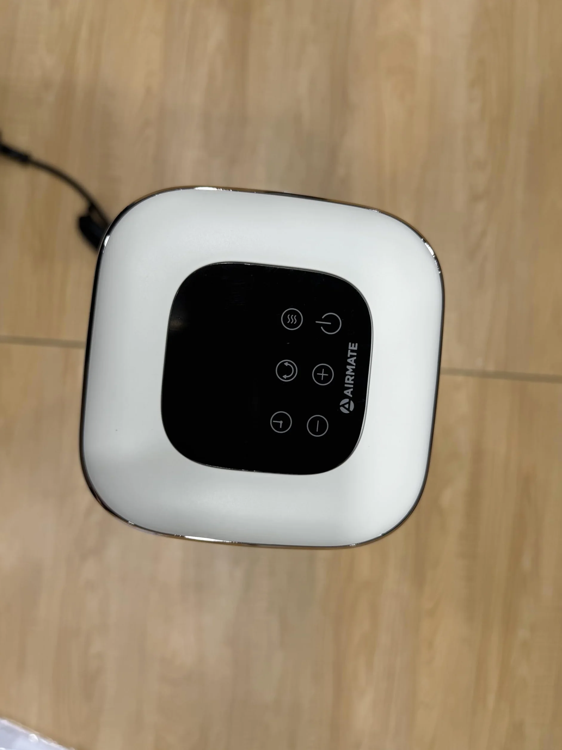 AIRMATE 63cm Calefactor Torre Bajo Consumo, 2000W Calefactor Cerámico Bajo Consumo con Oscilación 80°, 24H Heater Protección Sobrecalentamiento y Vuelco Calefactor Aire Caliente Eléctrico Dormitorios