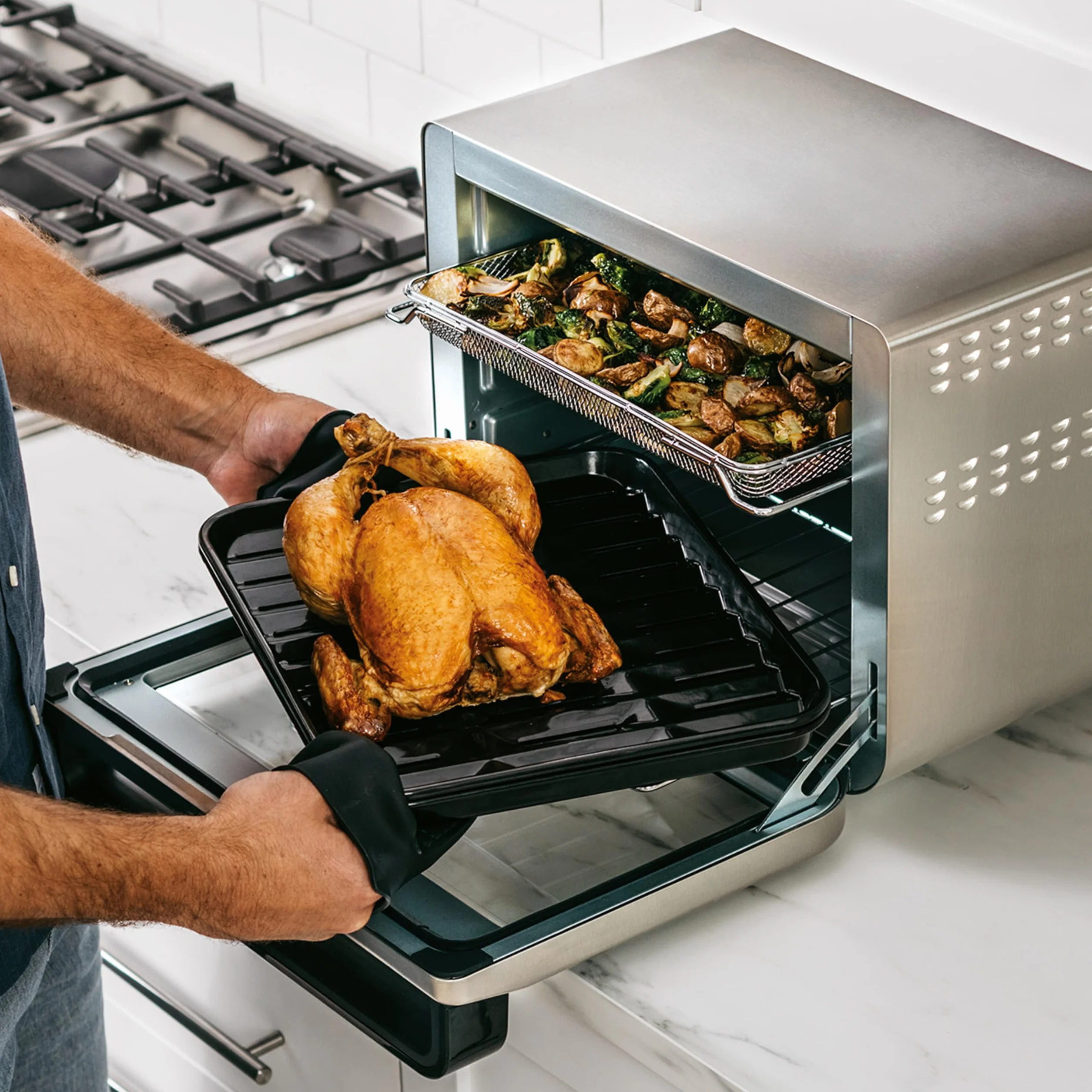 Ninja Foodi Horno multifunción 10 en 1, Mini horno portátil para encimeras y superficies de trabajo, 10 funciones de cocción, Freír con aire, Asar, Parrilla, Hornear y más, en plata y negro, DT200EU