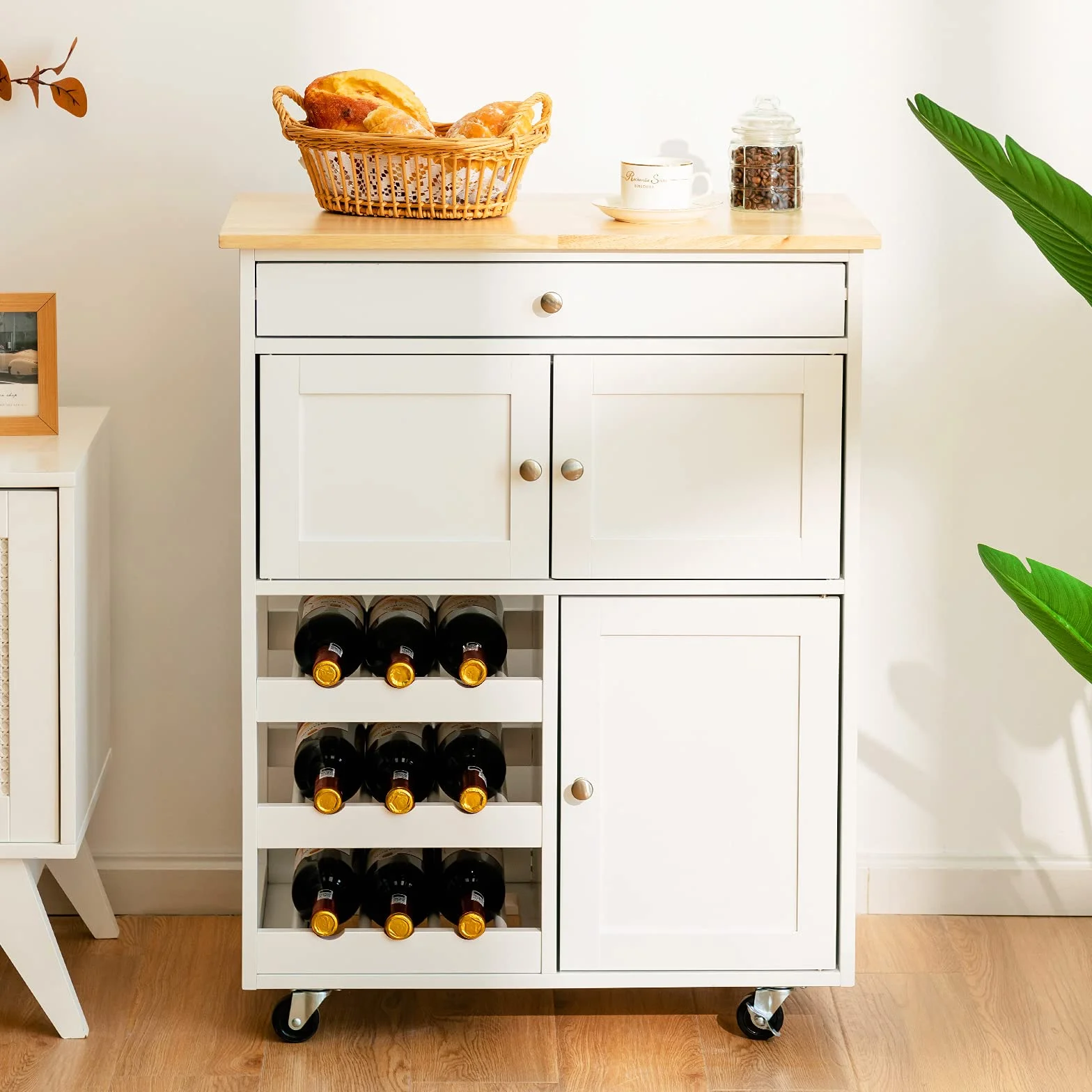 KOMFOTTEU Carro de Cocina de Madera, Carrito de Servicio con Ruedas, Mueble Isla Móvil con Cajón, Botellero de 3 Niveles y 2 Armarios, para Comedor, Bar, Restaurante, 67 x 37 x 86 cm (Blanco)