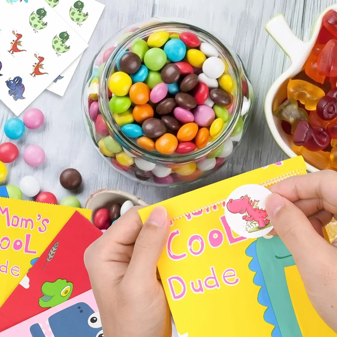Flintronic 20PCS Bolsas de Regalo de Papel, con 24 Pegatinas de Dinosaurios (2 Piezas), Bolsas Kraft para Dulces, Fiesta Infantil, Celebraciones,Cumpleaños,Halloween,Navidad