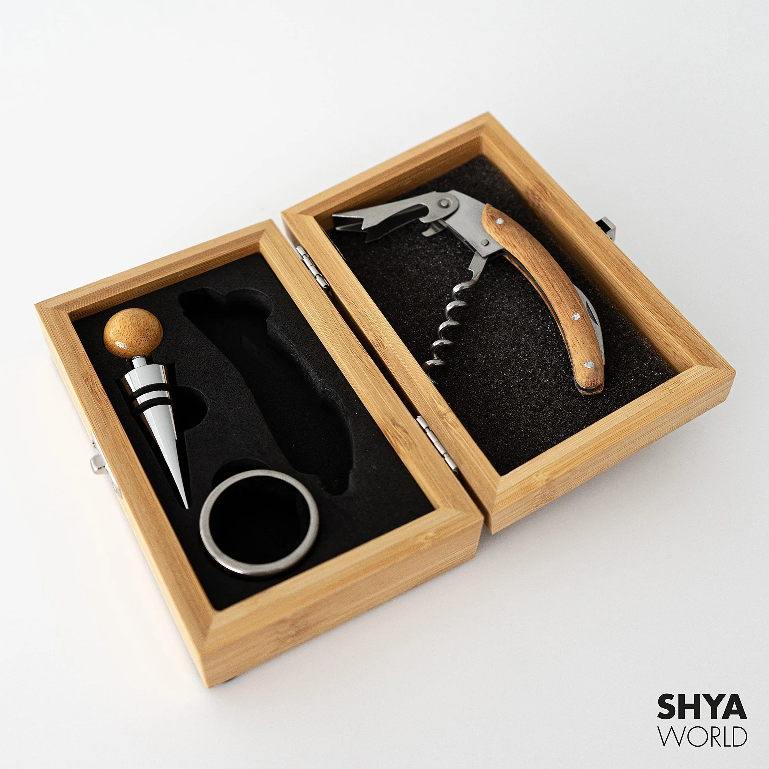 Set de Vinos Accesorios para regalar. Estuche de Regalo elegante con acabado de Material Natural Eco. (Set Madera Bambú)