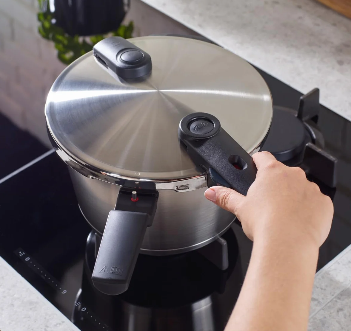 Fissler Vitaquick Premium - Juego de 2 ollas a presión (26 cm de diámetro, olla a presión de 8 l + sartén a presión de 4 litros) con inserto, tapa de cristal adicional, 2 niveles de cocción, fabricado
