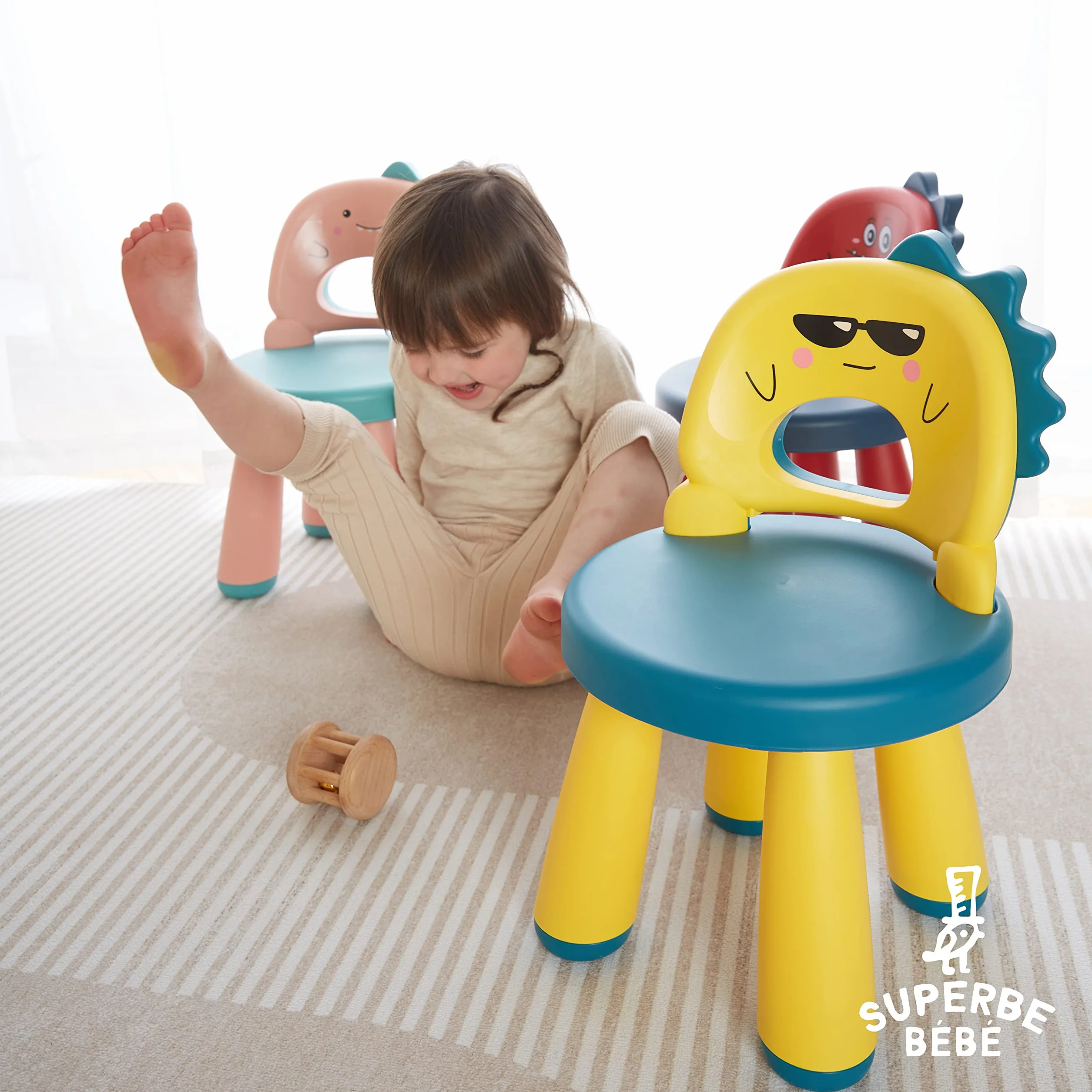 SUPERBE BEBE Silla de plástico para niños - Taburete Infantil - Cómodo, Ligero y Resistente - Apto de 2 a 6 años - Fácil de Limpiar - Asiento ergonómico - Diseño de Dinosaurio