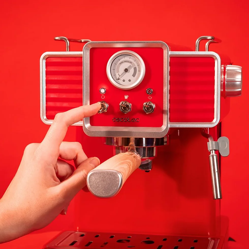 Cecotec Cafetera Express Power Espresso 20 Tradizionale Light Red. 1350 W, Tecnología ForceAroma de 20bars, Vaporizador Orientable, Brazo Doble, Apagado Automático Bandeja de Goteo Desmontable