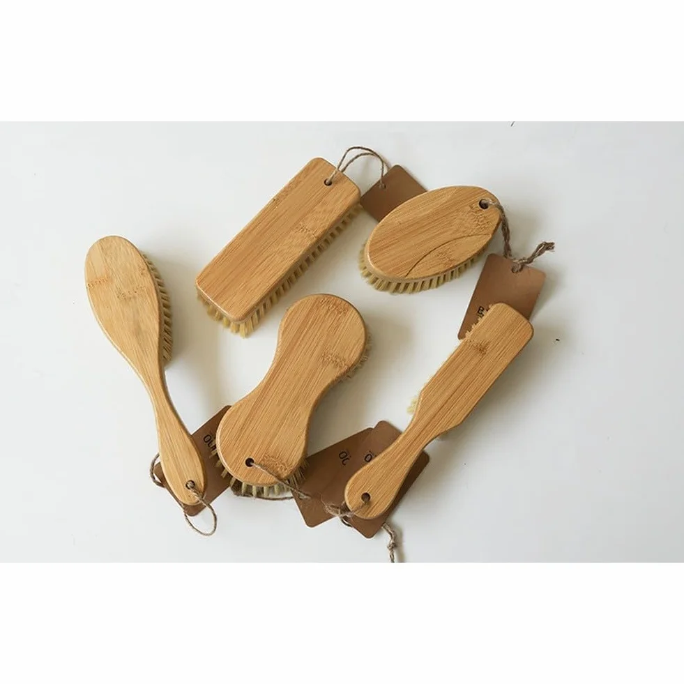 FACAIIO Juego de cepillos de lavandería con mango de madera y cerdas de PET para ropa, zapatos, limpieza del hogar, construcción de madera sostenible, diseño colgante para un fácil almacenamiento