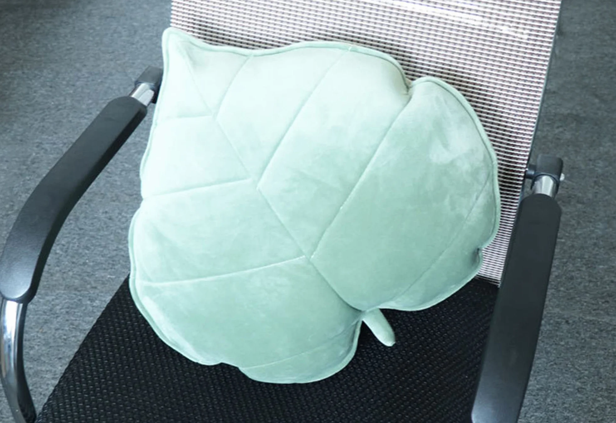 LANFIRE Almohada de Hojas Decorativa de Felpa para Piso y Coche 50cm Marrón