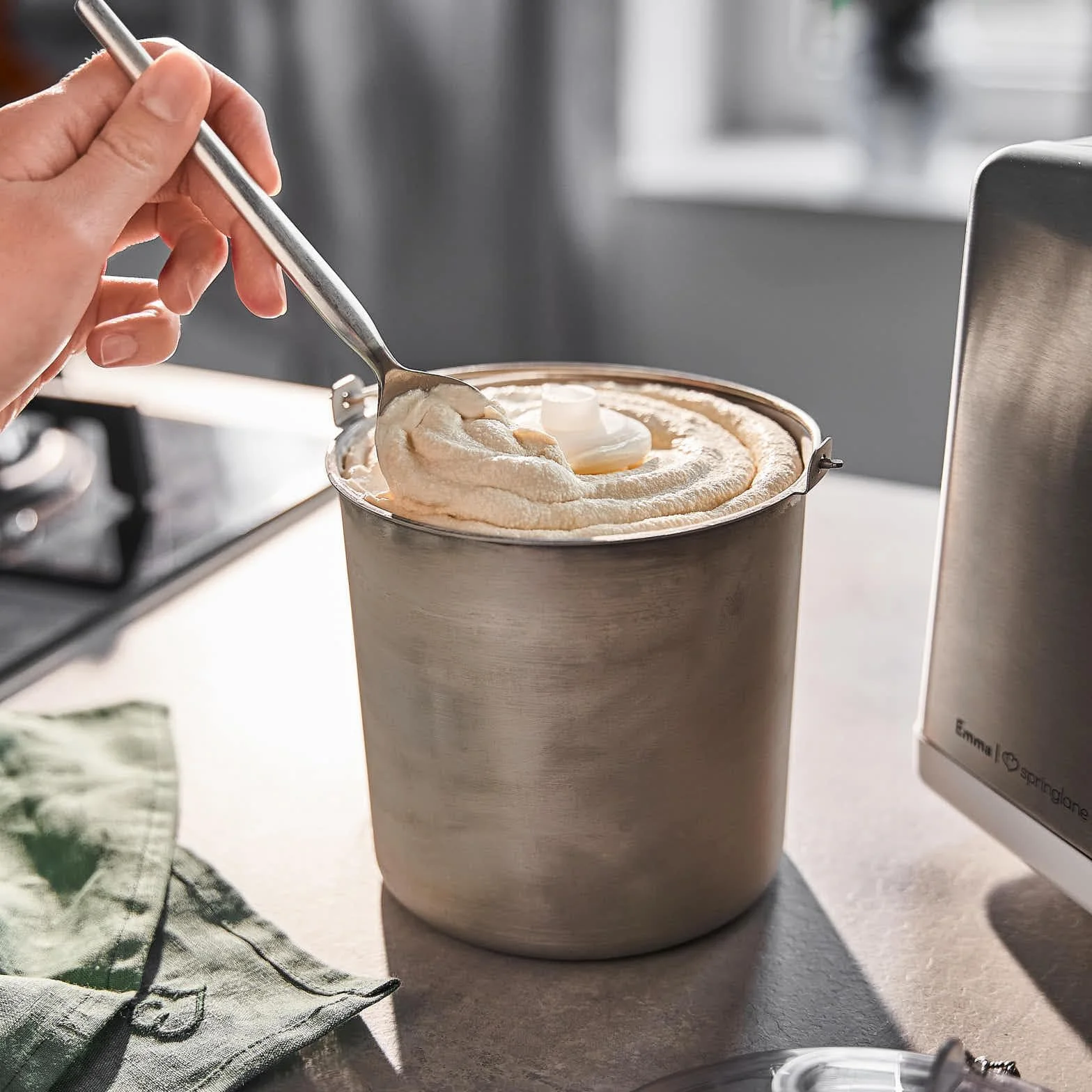 SPRINGLANE - Máquina de hielo para helados Emma con compresor autoenfriador, 1,5 l máquina de hielo de acero inoxidable con apagado automático, contenedor de hielo extraíble, LCD