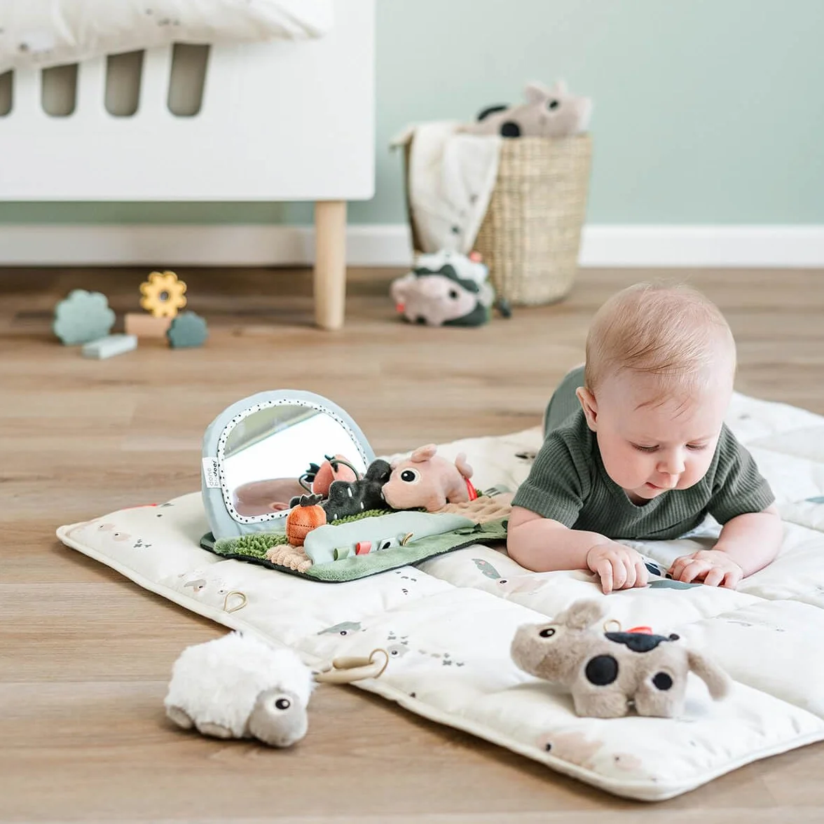Done by Deer Espejo sensorial Tummy Time Tiny Farm Mezcla Color