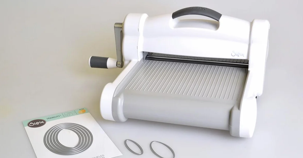 Sizzix Big Shot Plus Machine Only 660020 Máquina de troquelado manual y repujado para artes y manualidades, álbumes de recortes y tarjetas, apertura de 21 cm