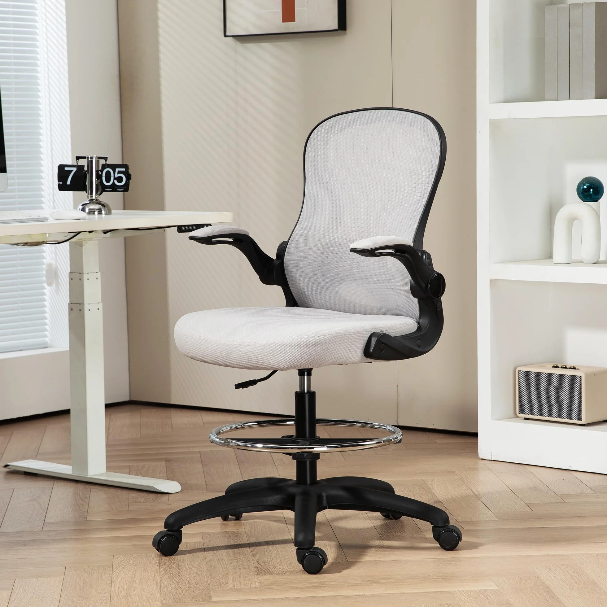 Vinsetto Silla de Dibujo Giratoria Silla de Escritorio Alta con Respaldo Medio Soporte Lumbar Reposabrazos Abatibles Altura Ajustable Carga 120 kg 59x65x102-122 cm Gris Claro