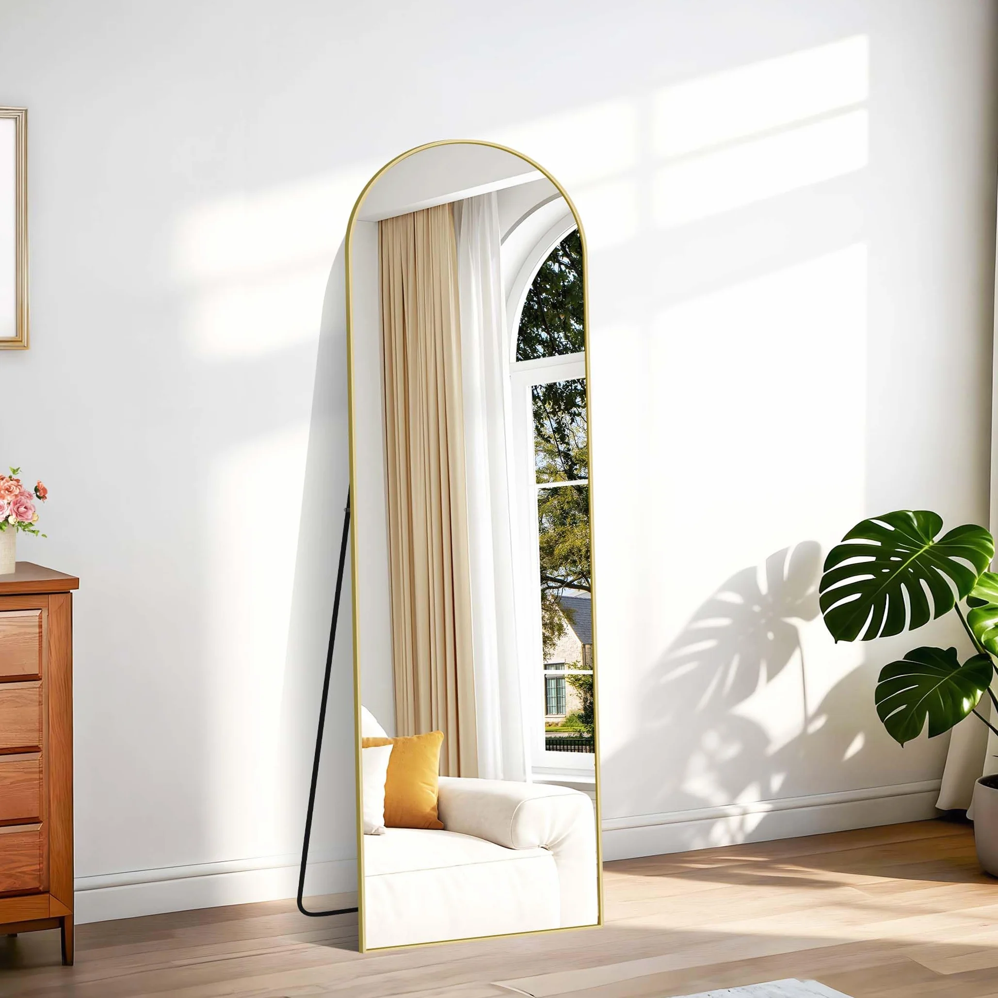 Weare Home Espejo de Cuerpo Entero, 150 x 40 cm, Espejo de Pie Curvado, Espejo de Pared con Marco de Aluminio Dorado y Soporte para Sala Dormitorio
