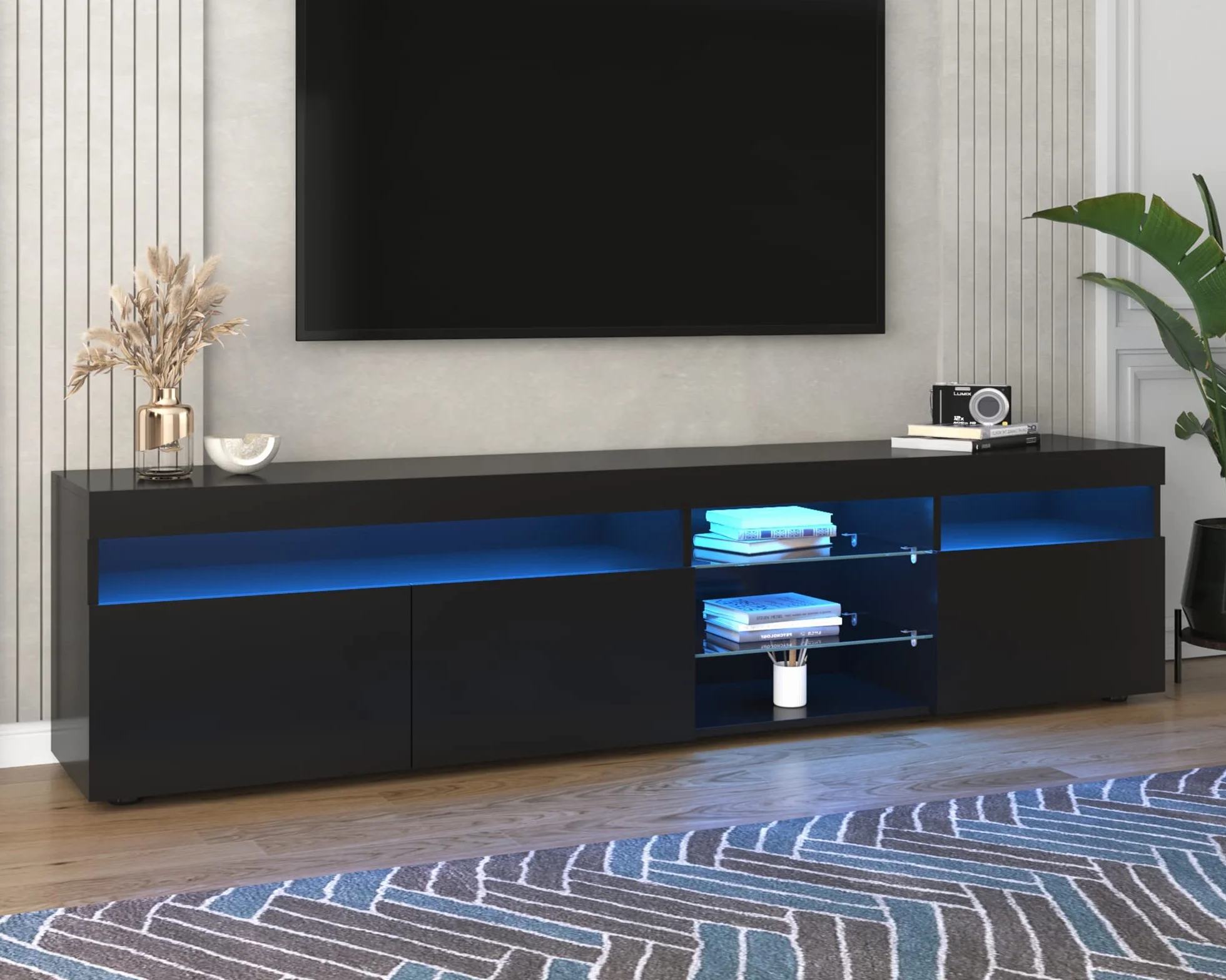 Azkoeesy Mueble TV con iluminación LED, 180 cm, Mueble de televisión, 3 Puertas y Estante de Cristal, Negro Brillante
