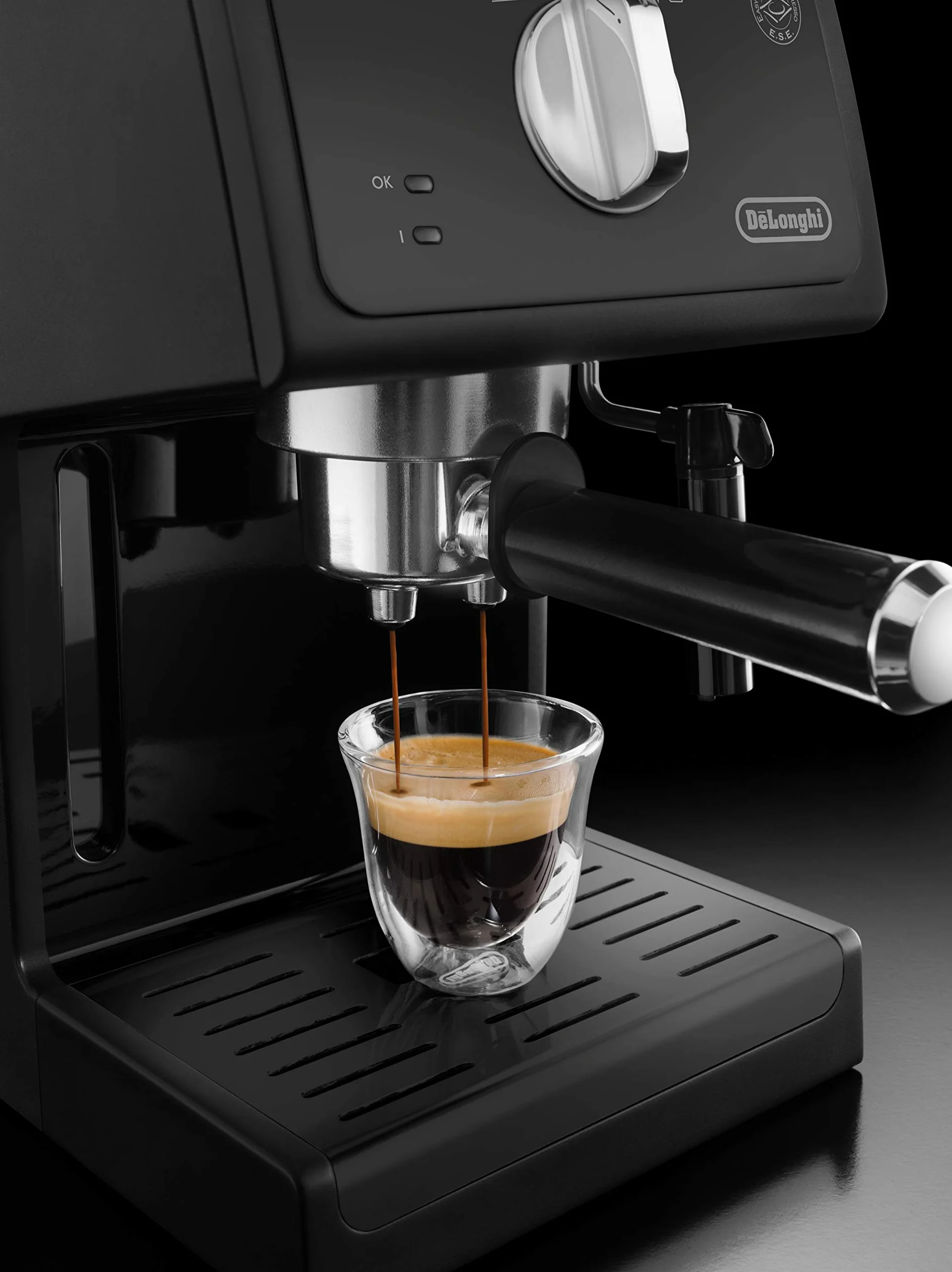 De'Longhi Máquina de café expreso | Portafiltro con acabado de aluminio | Boquilla de espuma de leche | También para cápsulas | Negro