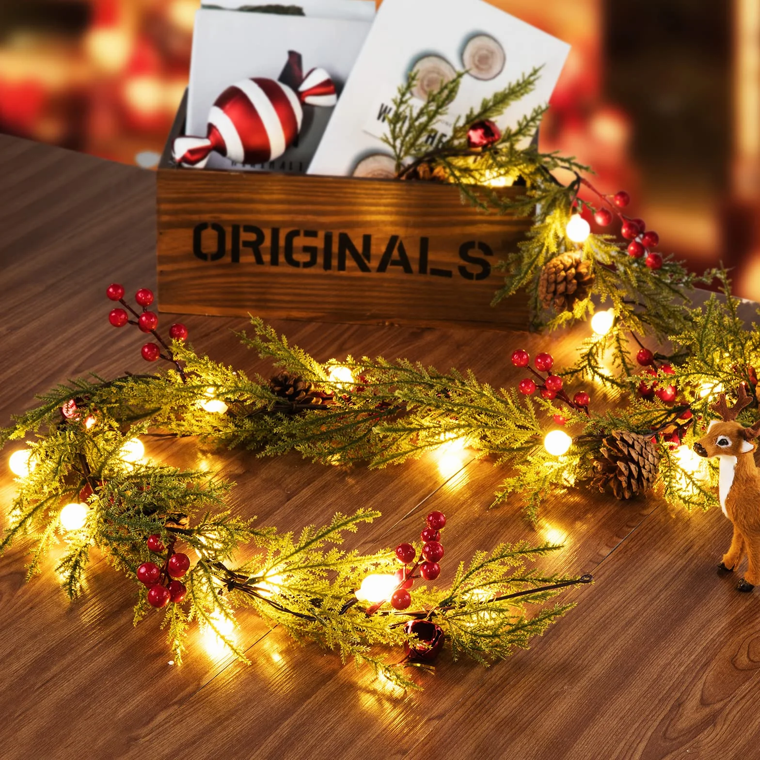 Quntis 1.75M Guirnalda de Navidad Artificial con Luces, 20 LED Guirnalda de Plástico con Pilas/Batería, para Puerta Delantera, Chimenea, Escalera, Mesa, Porche, Interior de Vacaciones, Pino
