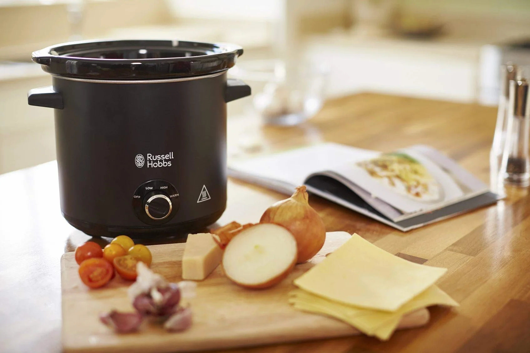 Russell Hobbs Olla de Cocción Lenta Chalkboard - Capacidad 3,5 L, 4 Raciones, 3 Temperaturas, Cazuela de Cerámica, Fácil Limpieza, Tapa Cristal, Cuerpo con Revestimiento de Pizarra, Negro - 24180-56