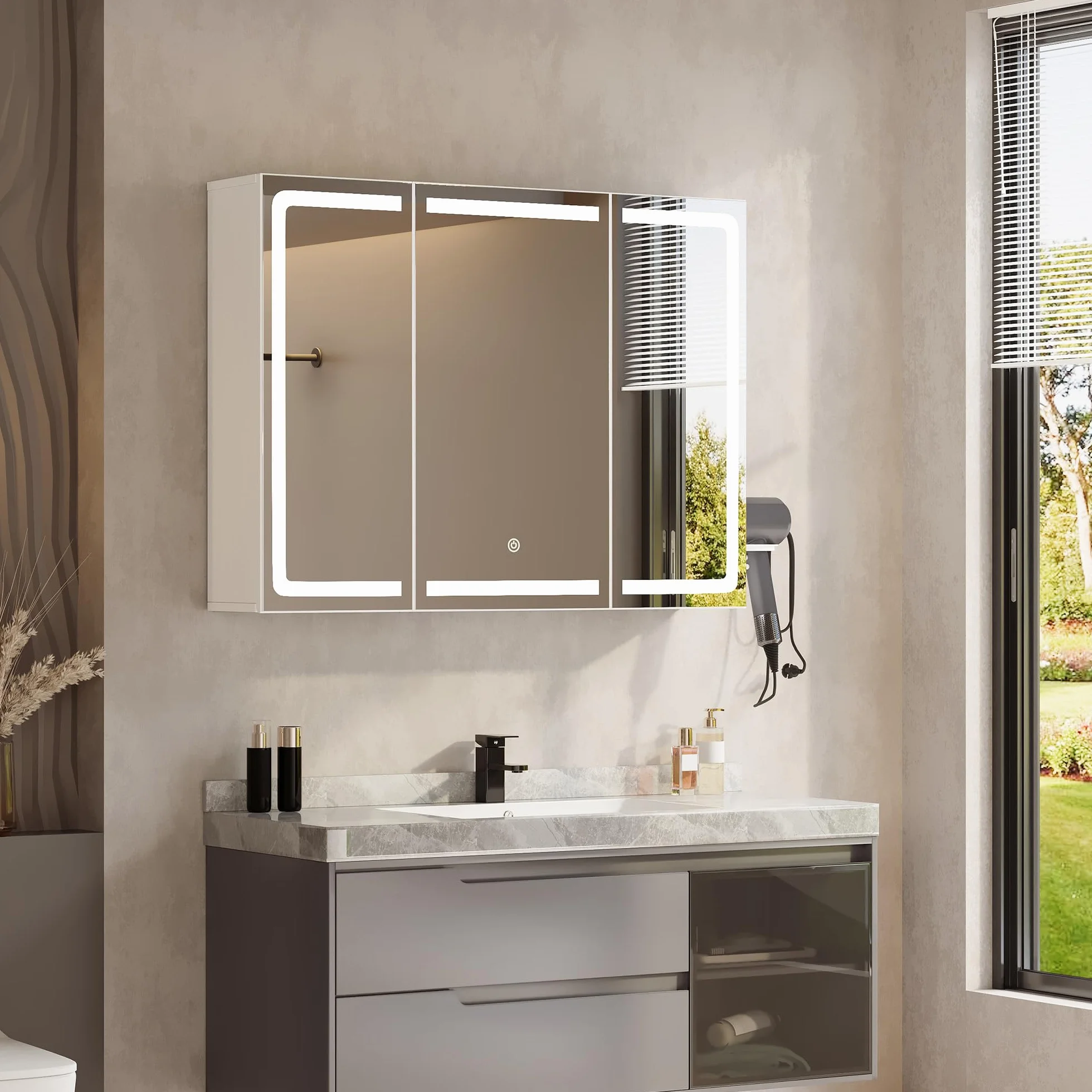 Armario Espejo Baño con Luz y Enchufe, 3 Puertas, Estantes Ajustables, 80x60x16 cm, Blanco