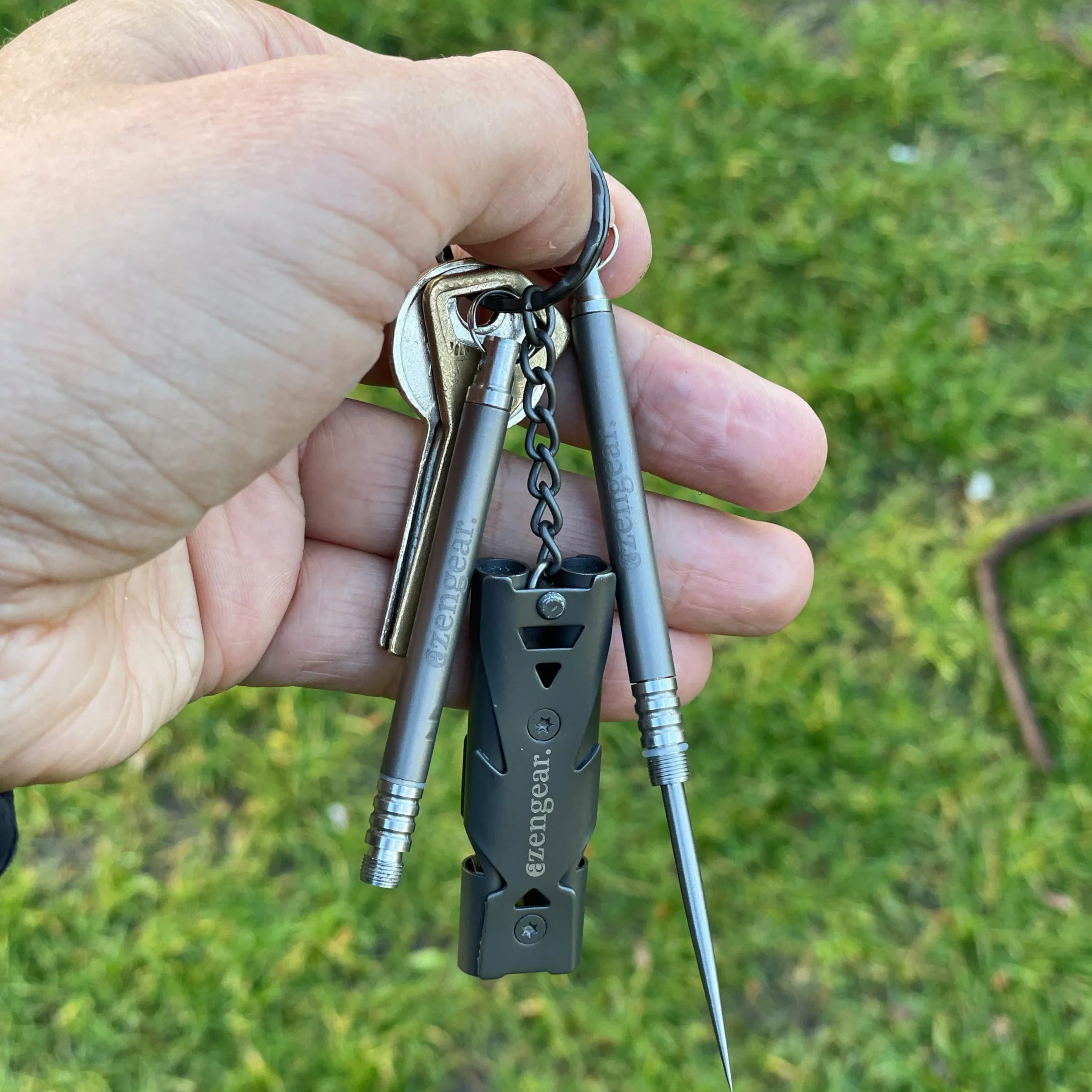 Palillo de Dientes de Titanio con Bolsillo para Llavero - Ligero, Reutilizable para Acampar, Viajes