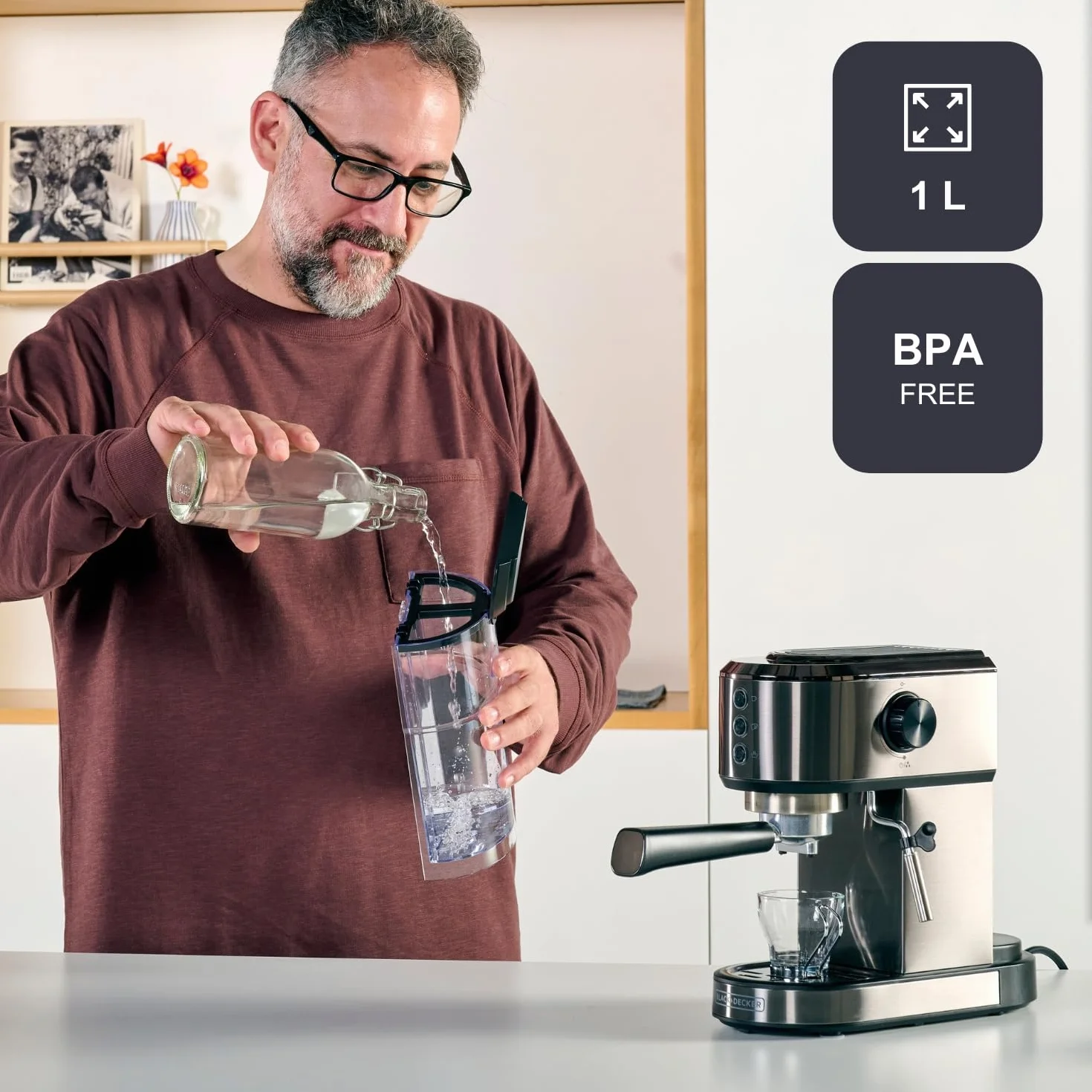 Black+Decker - Máquina de Espresso BXCO1350E | 1350W | 20 Bares | Sistema Thermoblock | Filtros 1 y 2 Tazas | Lanza de Vapor Orientable | Depósito Extraíble 1L | Calienta-Tazas y Bandeja Recogegotas