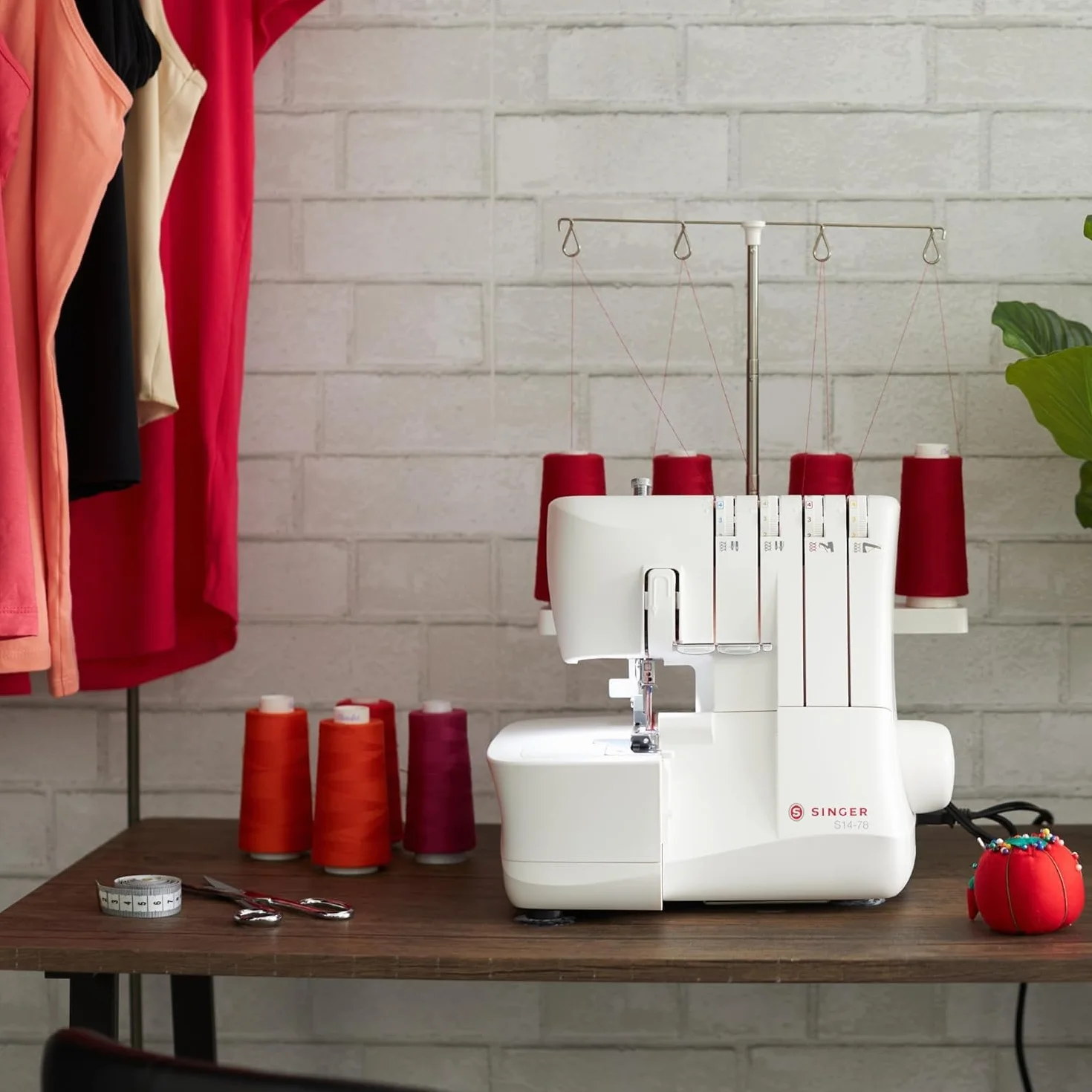 SINGER S14-78 Serger, blanco