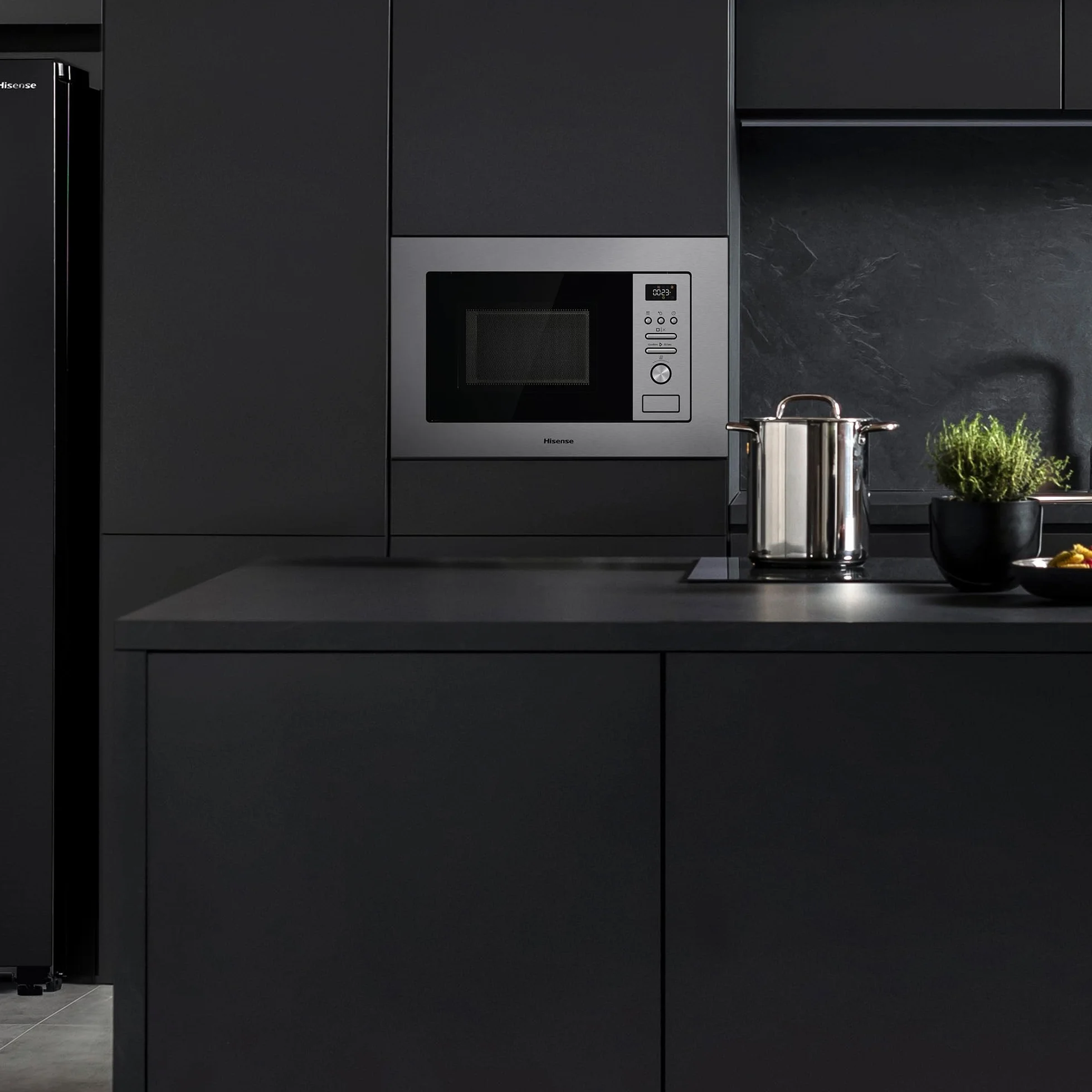 Hisense BIM320G41X - Microondas Integrable, 1000W, 20L, Alto 38.8cm x Ancho 59.5cm, Color Inox, 5 Niveles de Potencia, 15 Programas Preestablecidos, Grill Combo, Descongelar por Tiempo o Peso