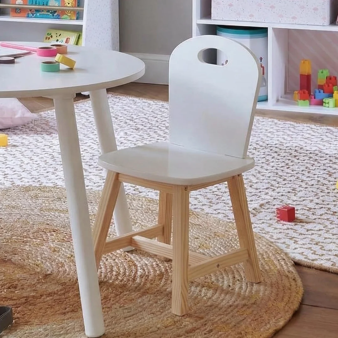 LOLAhome - Set de 2 sillas Infantiles Blancas de Madera de Pino de 28x28x50 cm. Diseño ergonómico para Dormitorio o Escritorio Que fomenta la autonomía y Comodidad de los niños con Estilo.