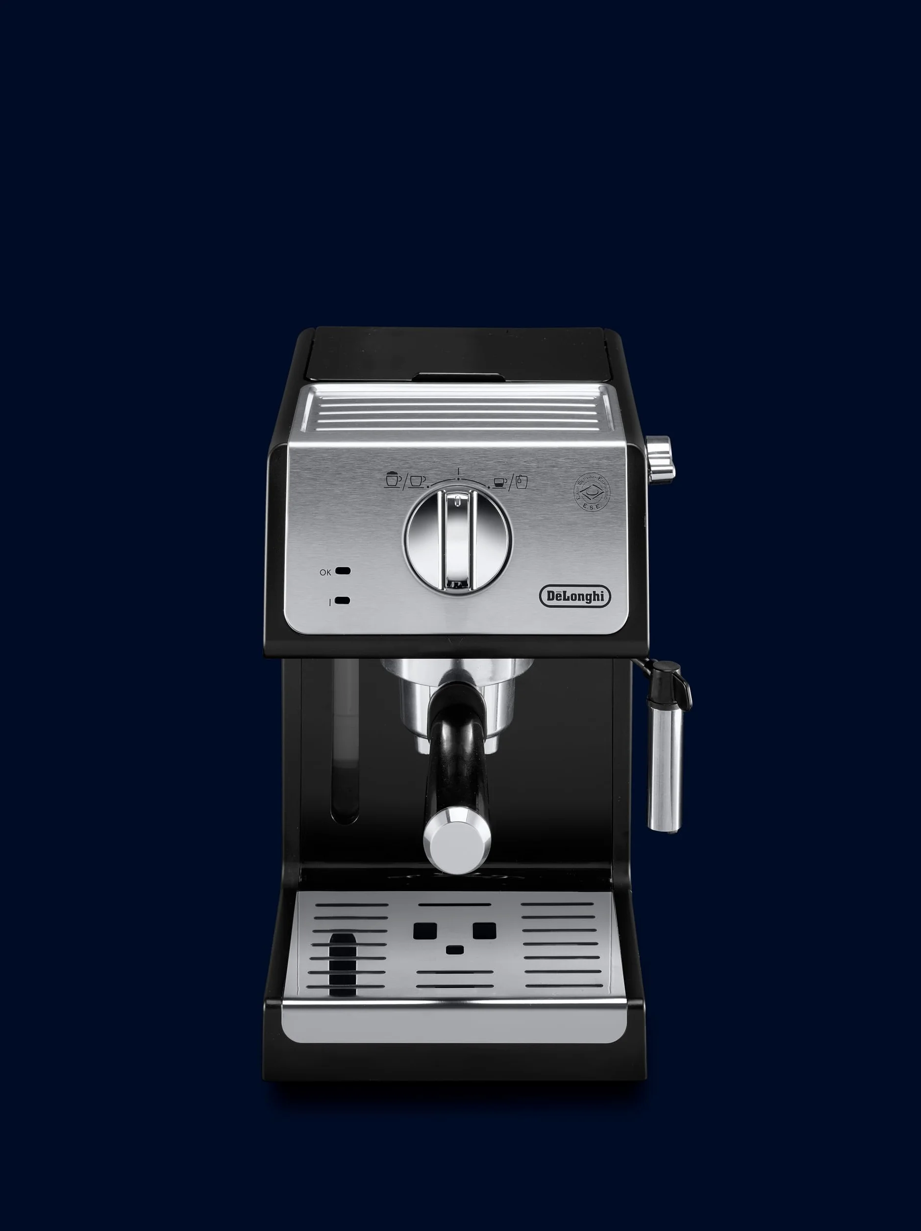 De'longhi - Cafetera de Bomba Tradicional para Espresso y Cappuccino, para Café Molido y Monodosis, 2 Tazas Simultáneamente, Depósito de Agua de 1.1l, 1100 W, ECP 33.21, Negro y Plata