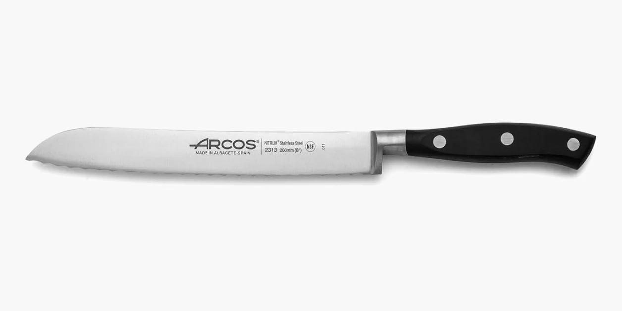 Arcos Cuchillo para pan con Hoja Acero Inoxidable Nitrum 200 mm. Obtenga una gran variedad cortes parau comida. Cuchillo ideal para uso doméstico diario. Serie Riviera. Color negro.