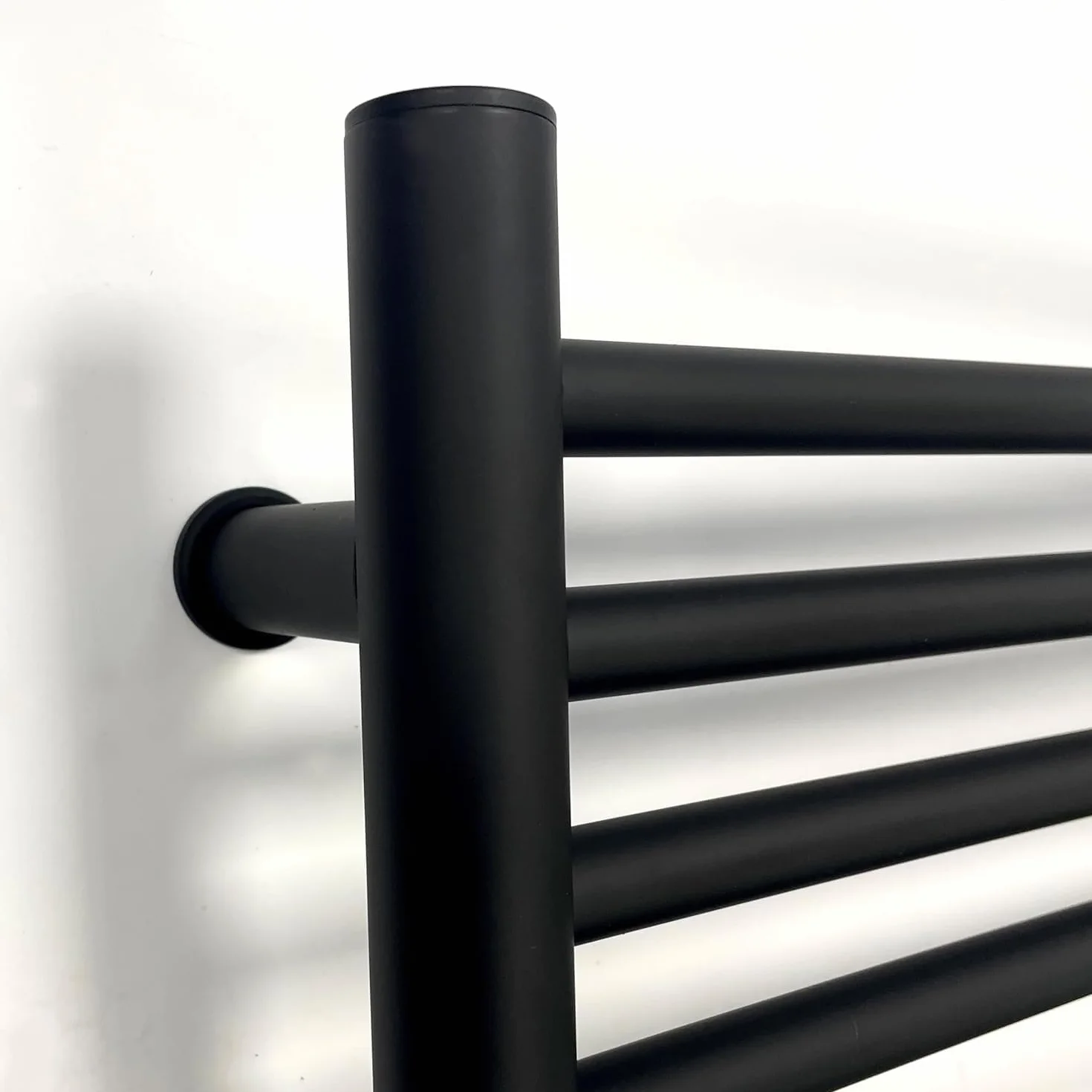 Toallero eléctrico con calefacción, 300 mm de ancho x 720 cm de alto, con temporizador integrado, color negro mate, eficiencia energética