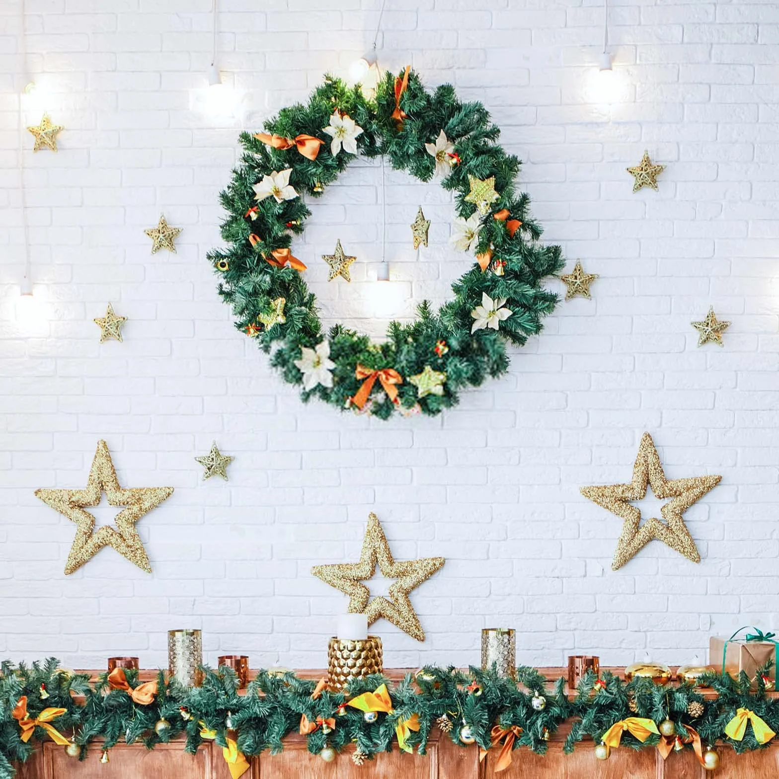 DATEFUN Guirnalda de Navidad Artificial, 2.7m PVC Guirnalda de Abeto Guirnalda de Pino con Piñas, Navidad Decoradas al Aire Libre de Interior para la Fiesta de Navidad Chimenea Escalera (270 Puntas)