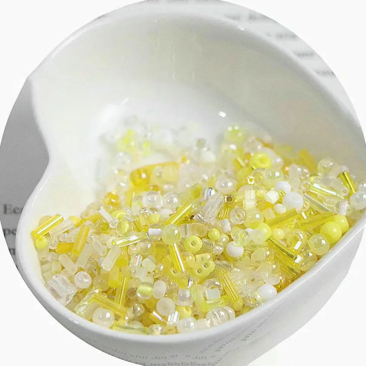 Kit de fabricación de pulseras, cuentas de tubo de corneta de cristal, cuentas espaciadoras, materiales de cuentas sueltas para pulseras y collares hechos a mano, serie de polvo amarillo de 10 gramos