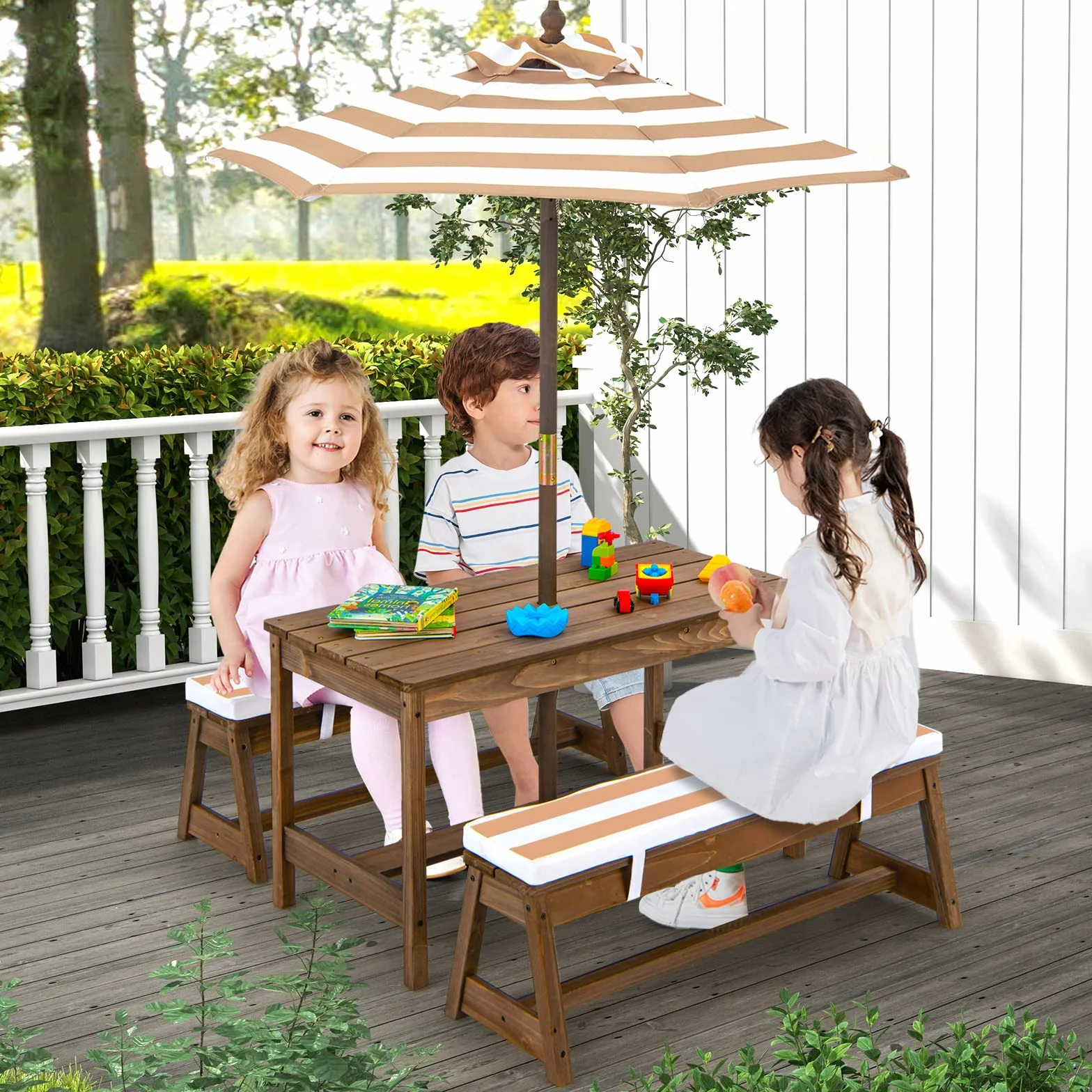 KOMFOTTEU Juego de Muebles Infantiles con Sombrilla, Mesa y 2 Bancos de Madera de Abeto para Jardín (Marrón)