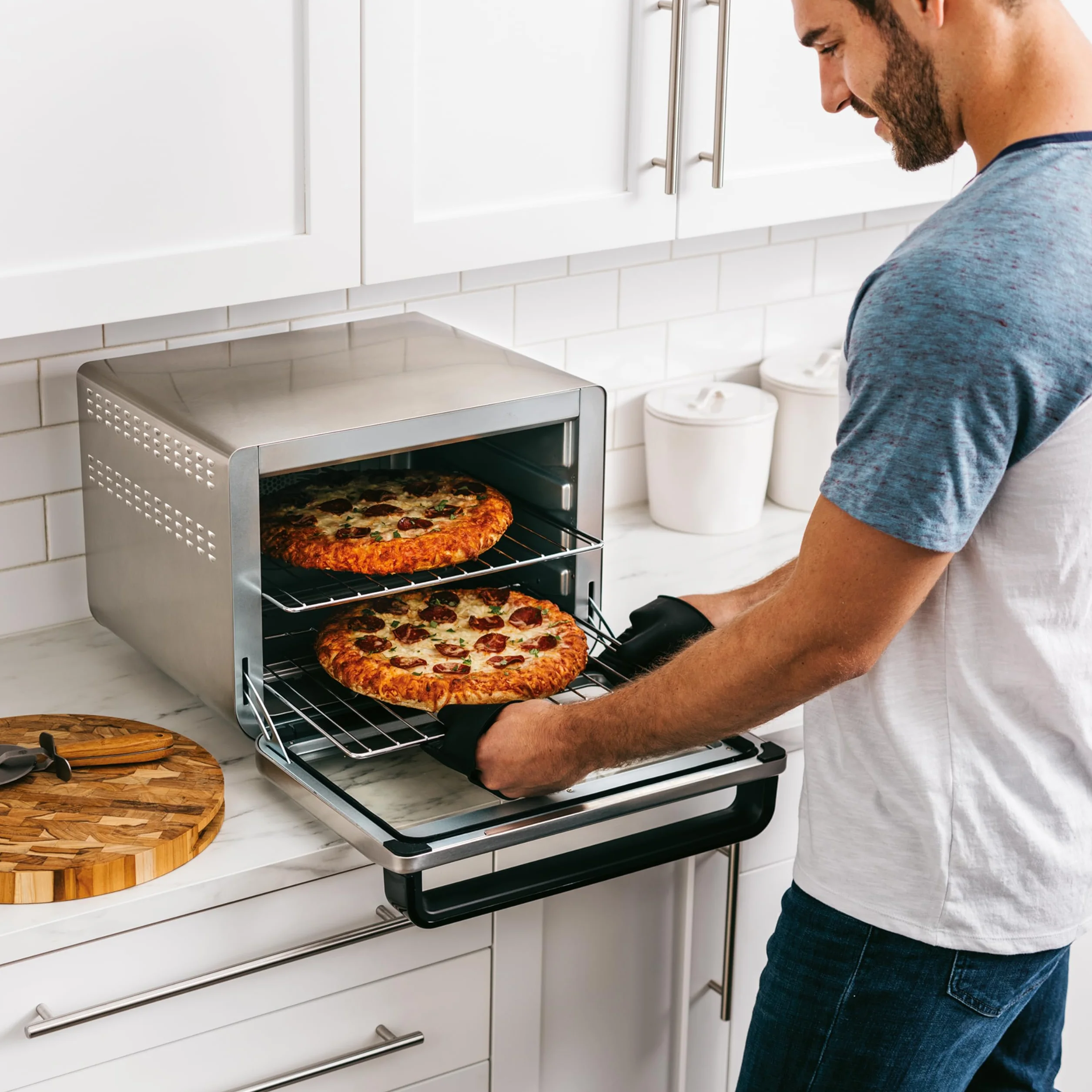 Ninja Foodi Horno multifunción 10 en 1, Mini horno portátil para encimeras y superficies de trabajo, 10 funciones de cocción, Freír con aire, Asar, Parrilla, Hornear y más, en plata y negro, DT200EU