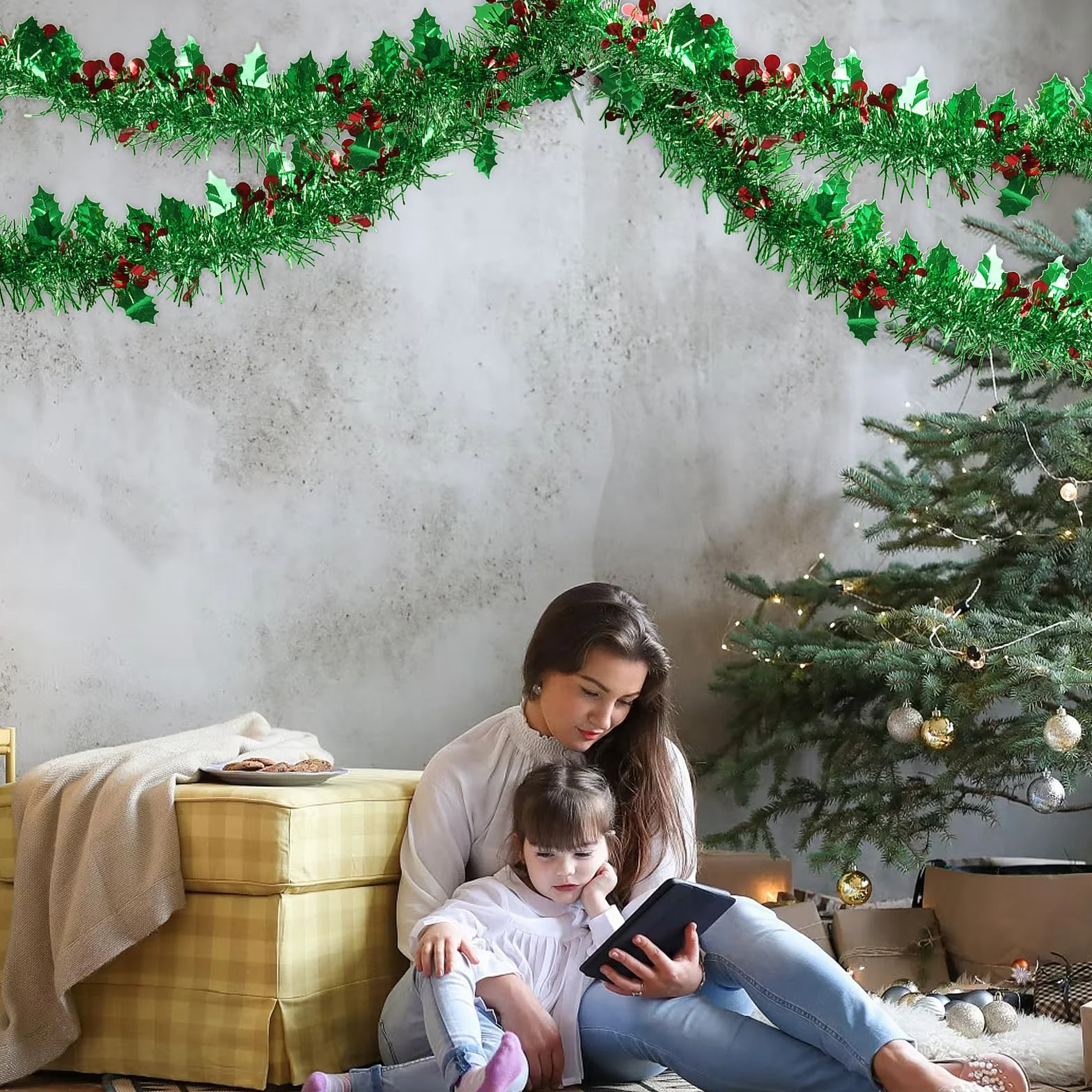 GEBETTER 6Pcs x 2m Guirnaldas Navidad, Espumillon Árbol Navidad, Oropel Hojas Verdes Bayas Rojas, Decoración Navideña Adorno Escalera Chimenea Pared Techo Ventana Hogar Fiesta Regalo (Verde)