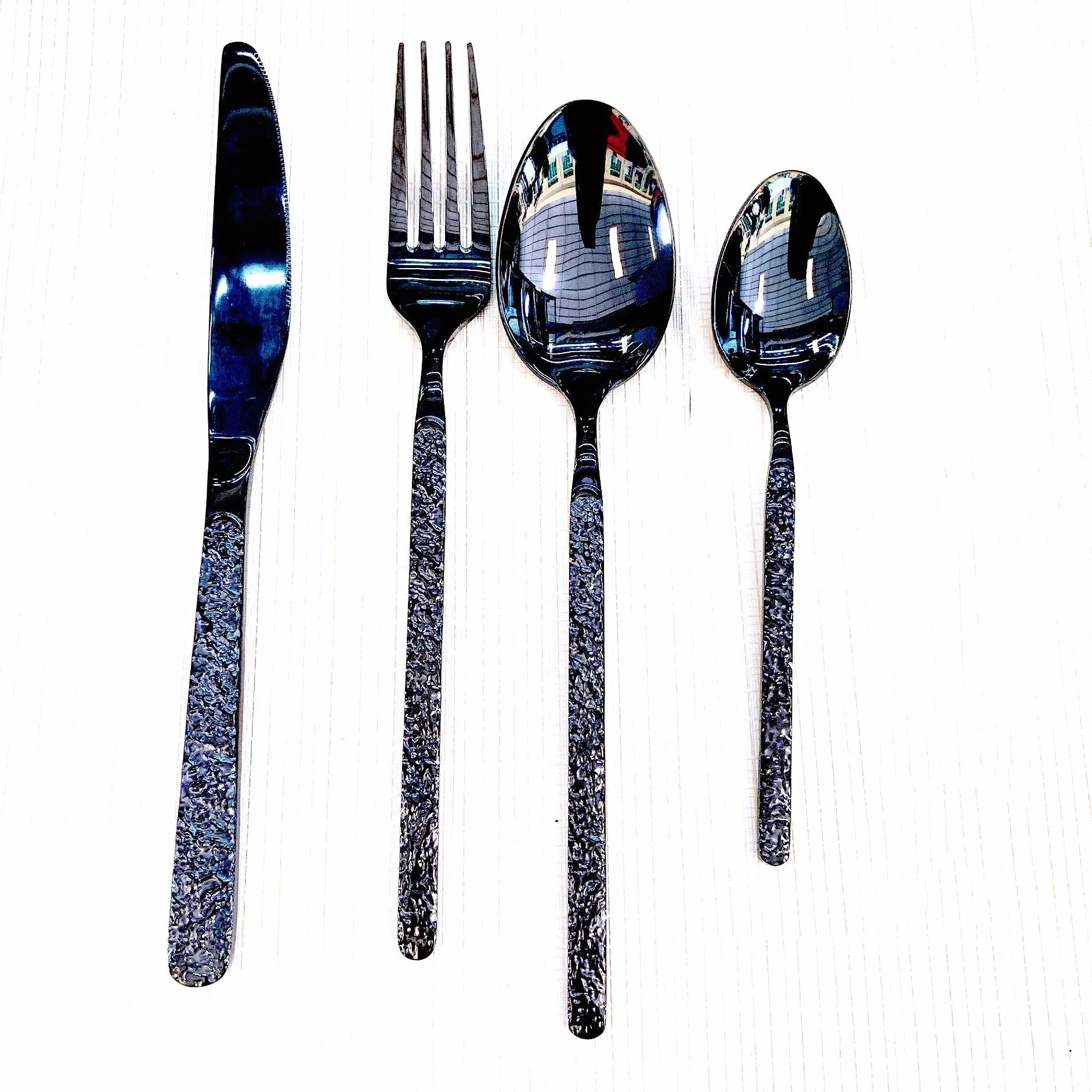 24pcs Juego de vajillas de oro 304 Set de cubiertos de acero inoxidable Set Japonés Estilo Vintage Knifes Forks Forks Matte Matte Non-Slip Dain Set (Color : 24pcs black)