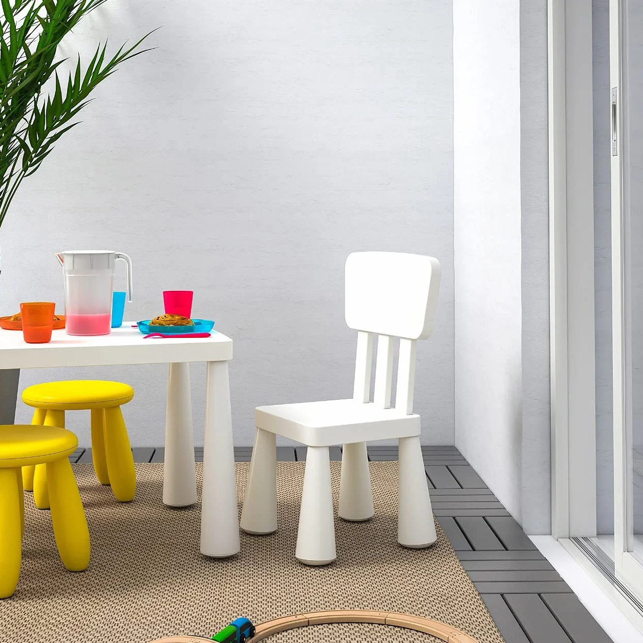IKEA MAMMUT Mesa infantil, en/outdoor con 2 sillas [blanco]