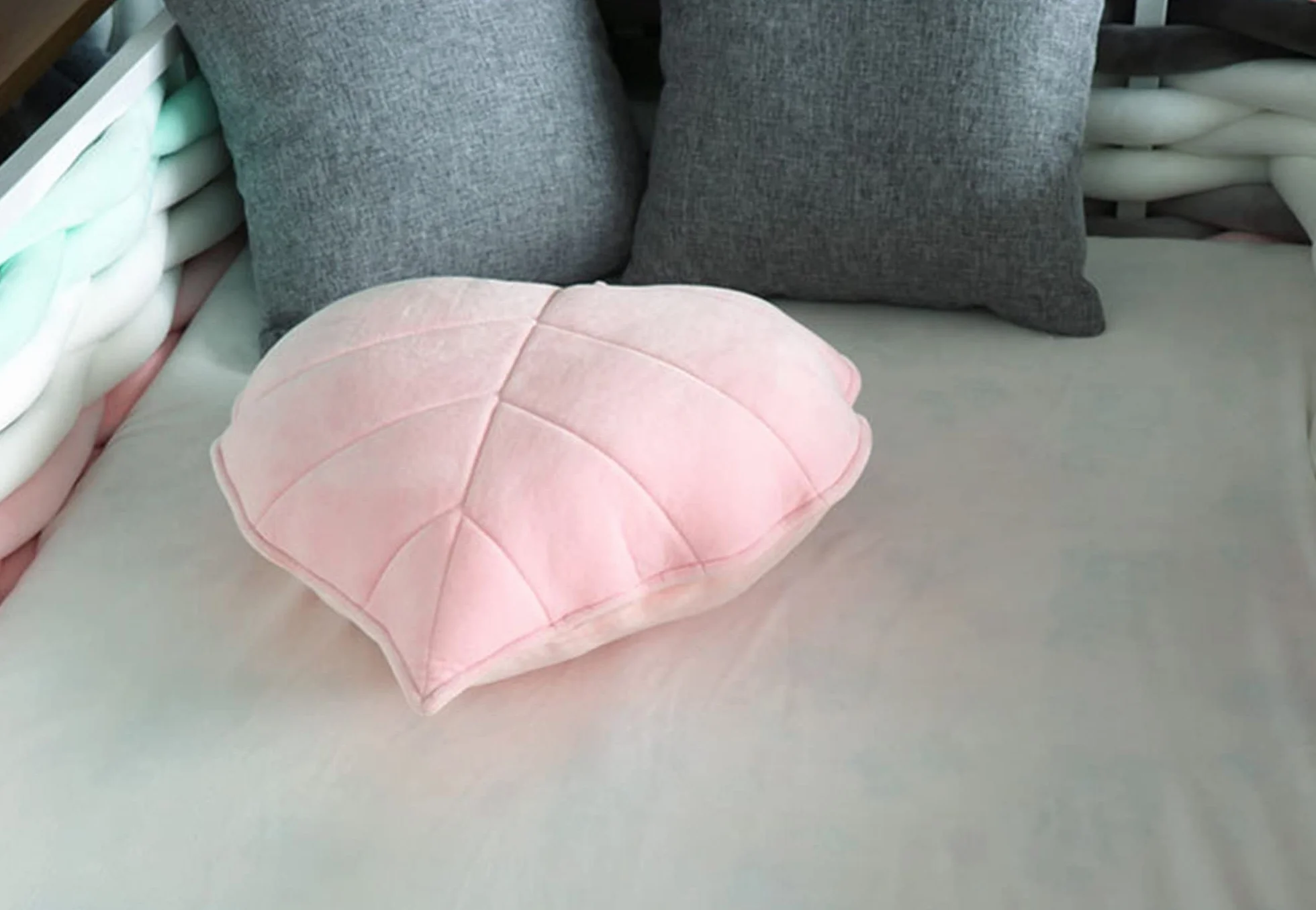 LANFIRE Almohada de Hojas Decorativa de Felpa para Piso y Coche 50cm Marrón