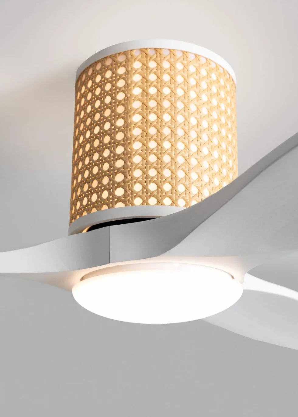 CREATE / WIND CALM CUSTOM RATTAN/Ventilador de techo con luz ratán claro aspas madera natural blanco con mando / 40W, Doble luz, Ø132 cm, luz LED 3 temperaturas, función verano-invierno