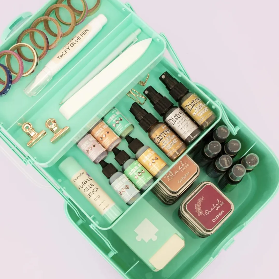 Craftelier - Caja de Almacenamiento Multiusos de Plástico Resistente | Organizador 3 Niveles con Bandejas Extraíbles para Herramientas, Manualidades, Botiquín y Accesorios | 27x23x23,5 cm | Verde